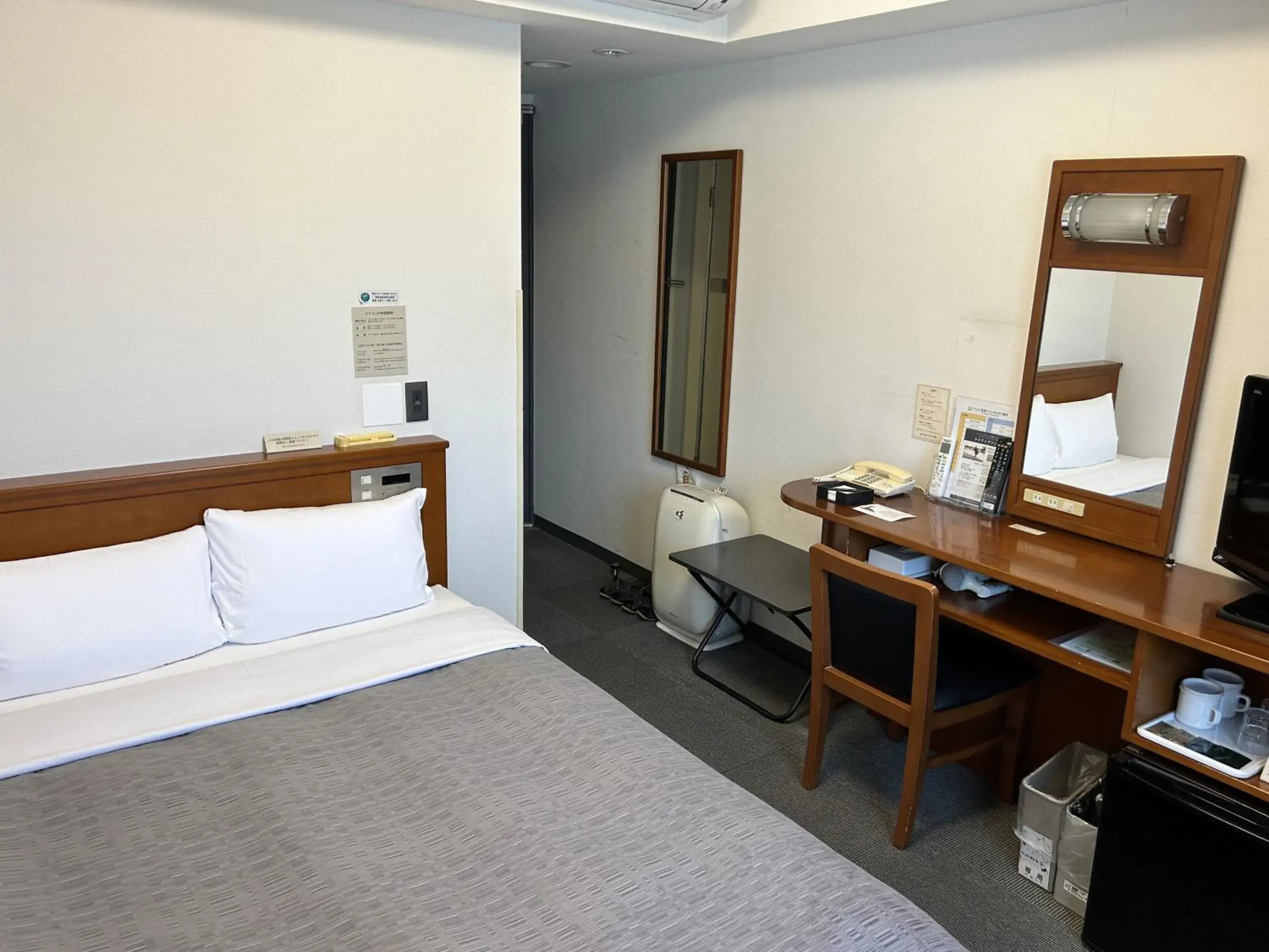 Double Room with Small Double Bed - Smoking in Hotel Route-Inn Mojiko Double Room with Small Double Bed - Smoking in Hotel Route-Inn Mojiko