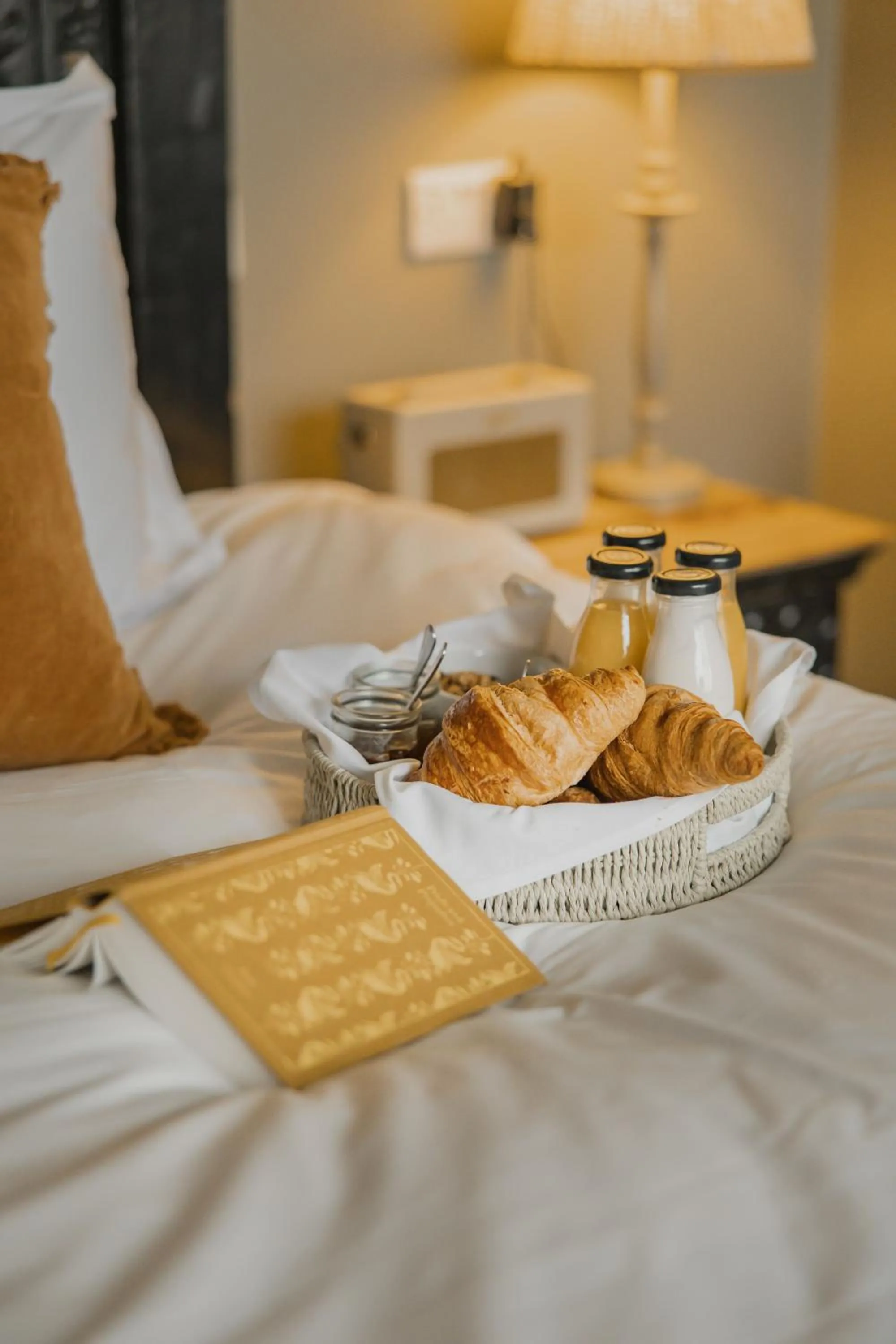 Food, Bed in The William Cecil