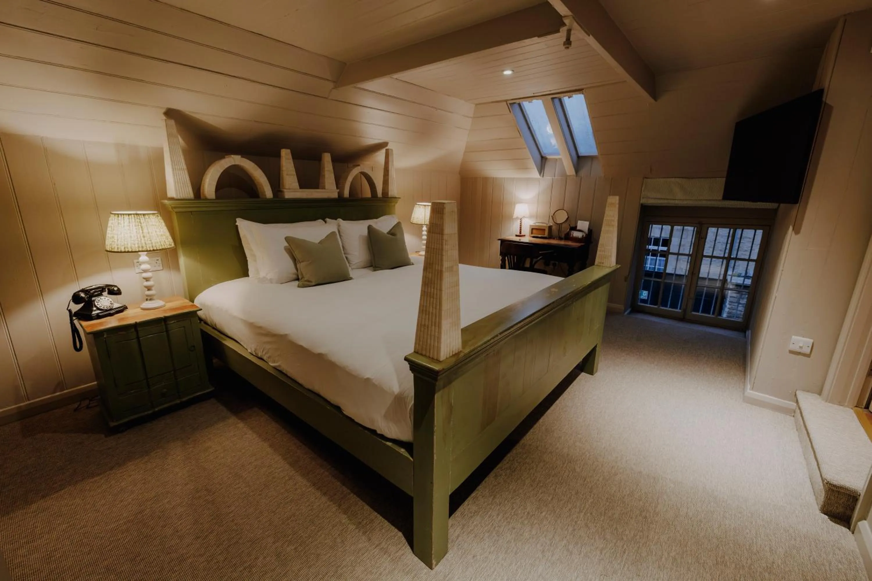 Bedroom, Bed in The William Cecil