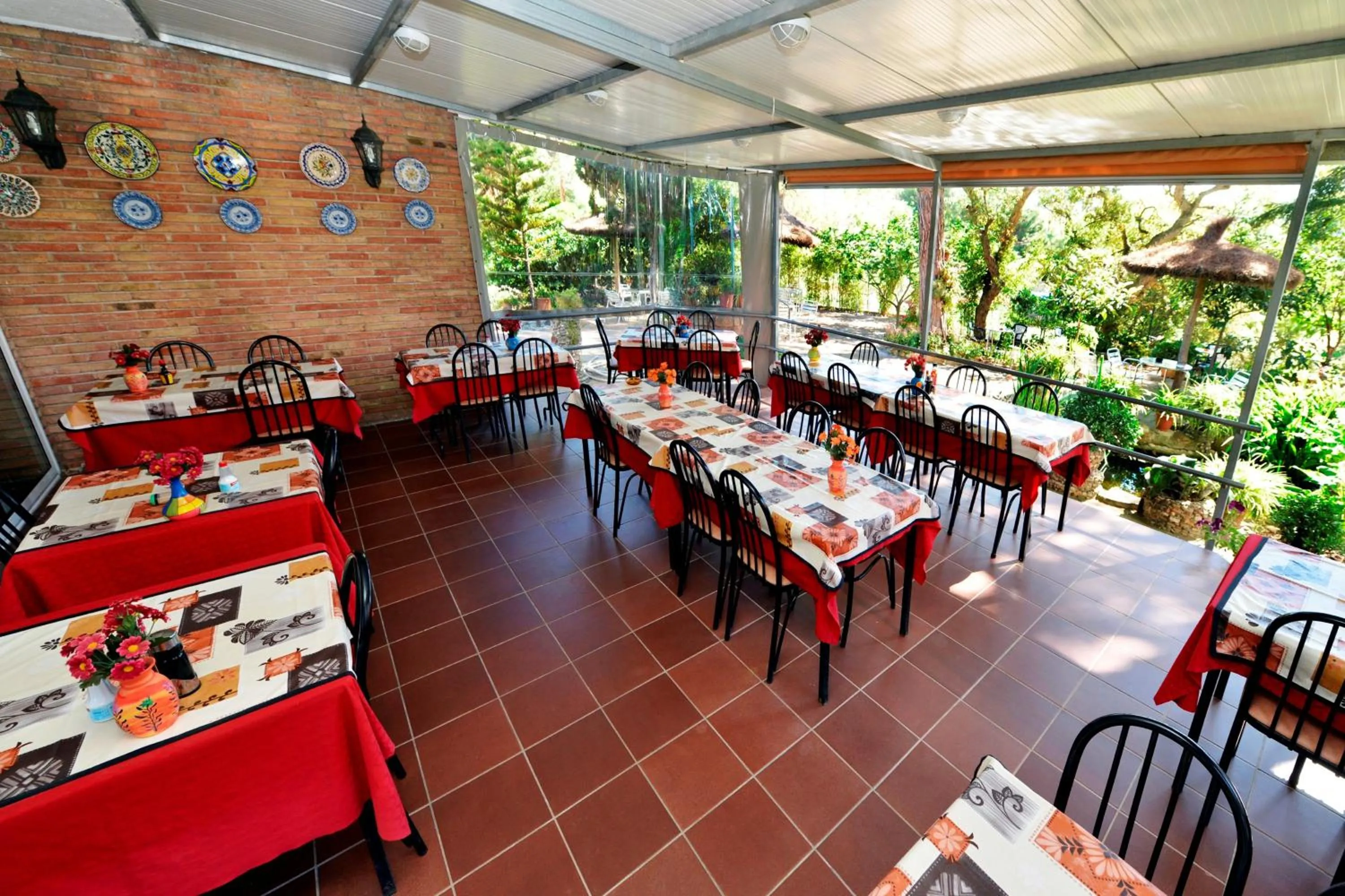 Restaurant/places to eat in Hostal Magnolia