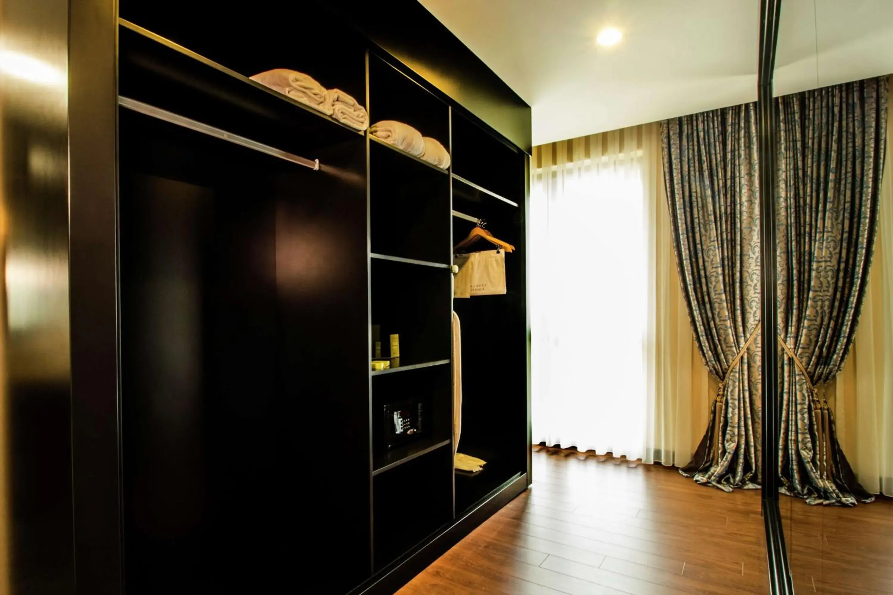 Photo of the whole room in Hilton Garden Inn Yalova Photo of the whole room in Hilton Garden Inn Yalova