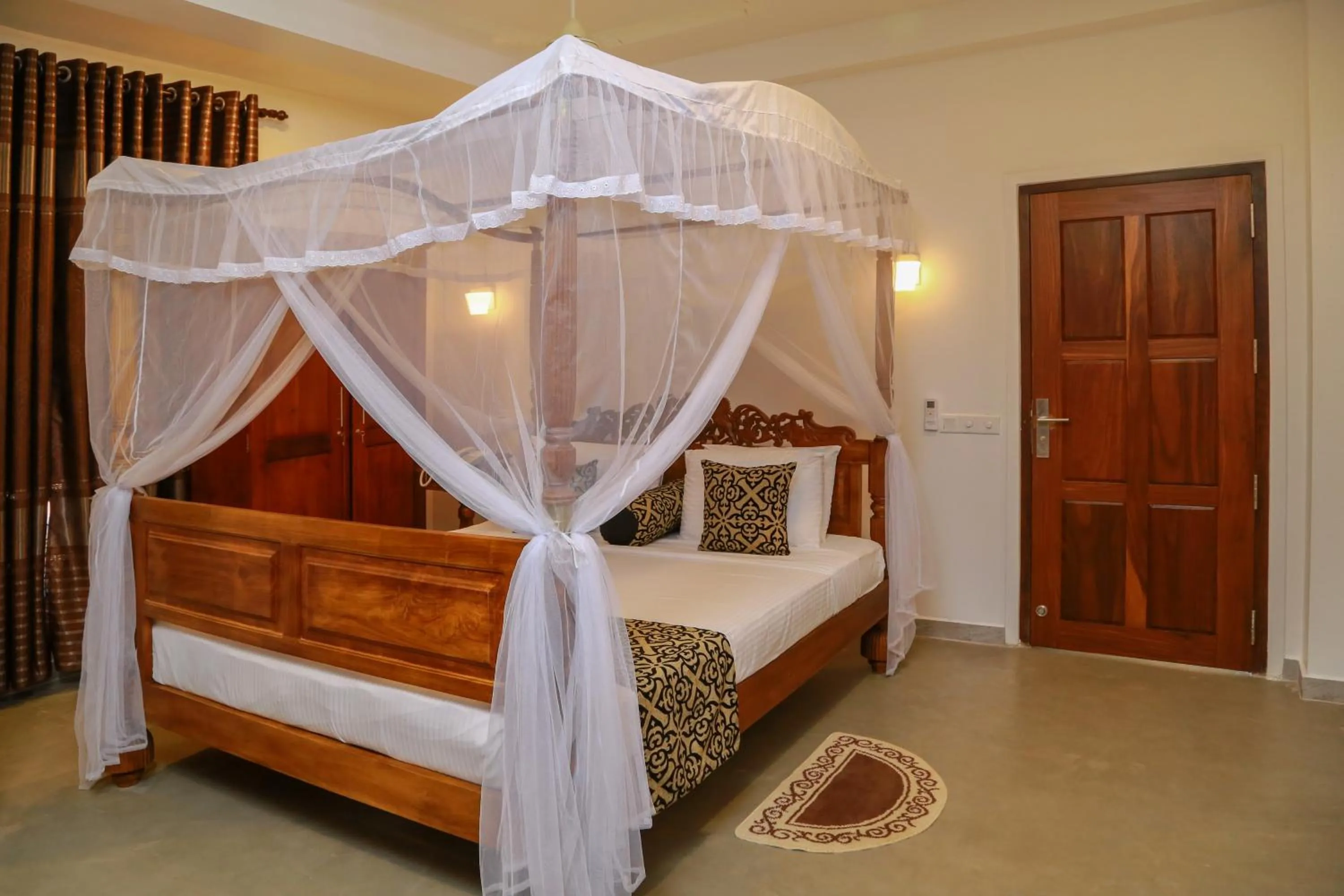 Photo of the whole room, Bed in Top Secret Beach Hotel