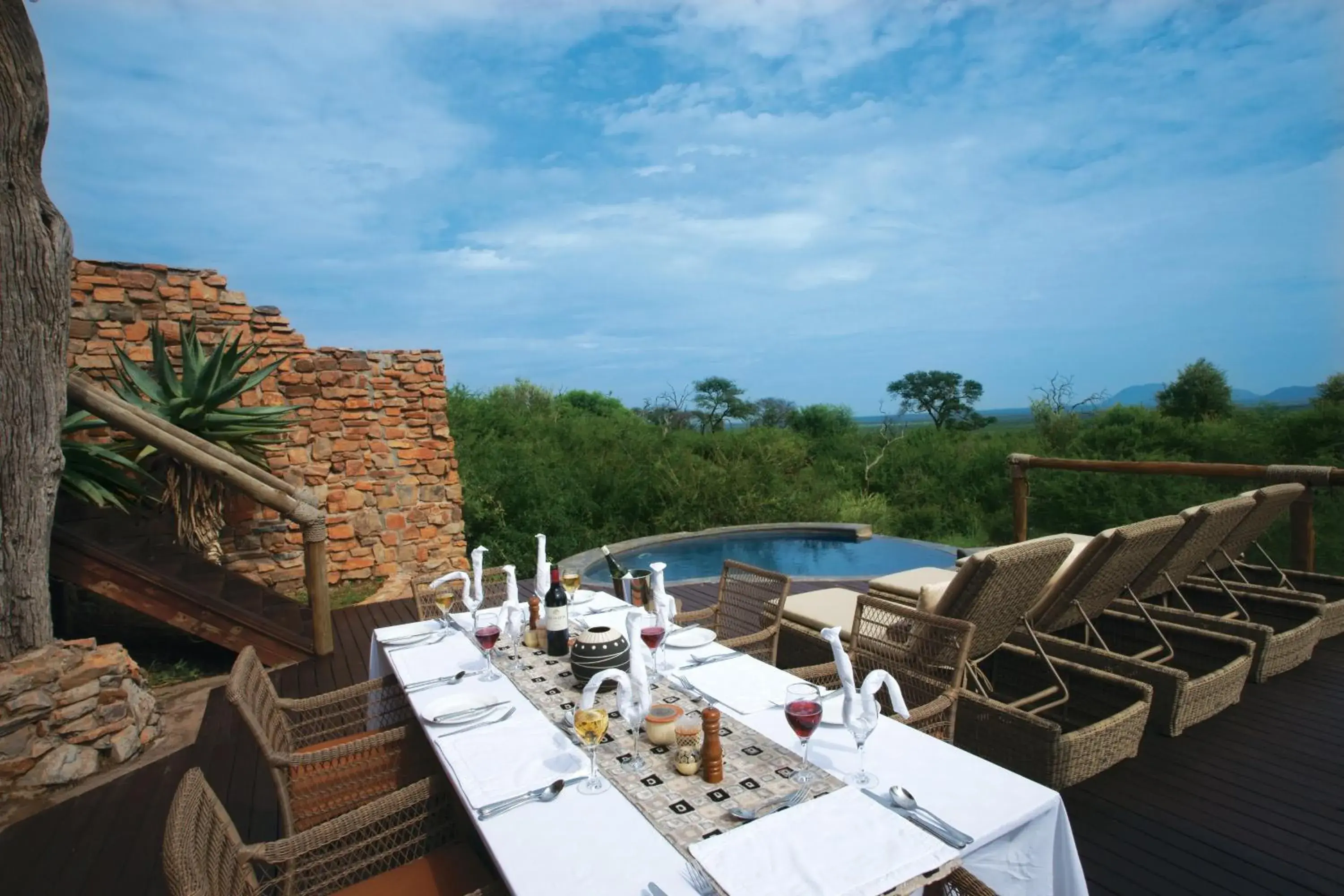 Deluxe Family Suite in Impodimo Game Lodge Deluxe Family Suite in Impodimo Game Lodge
