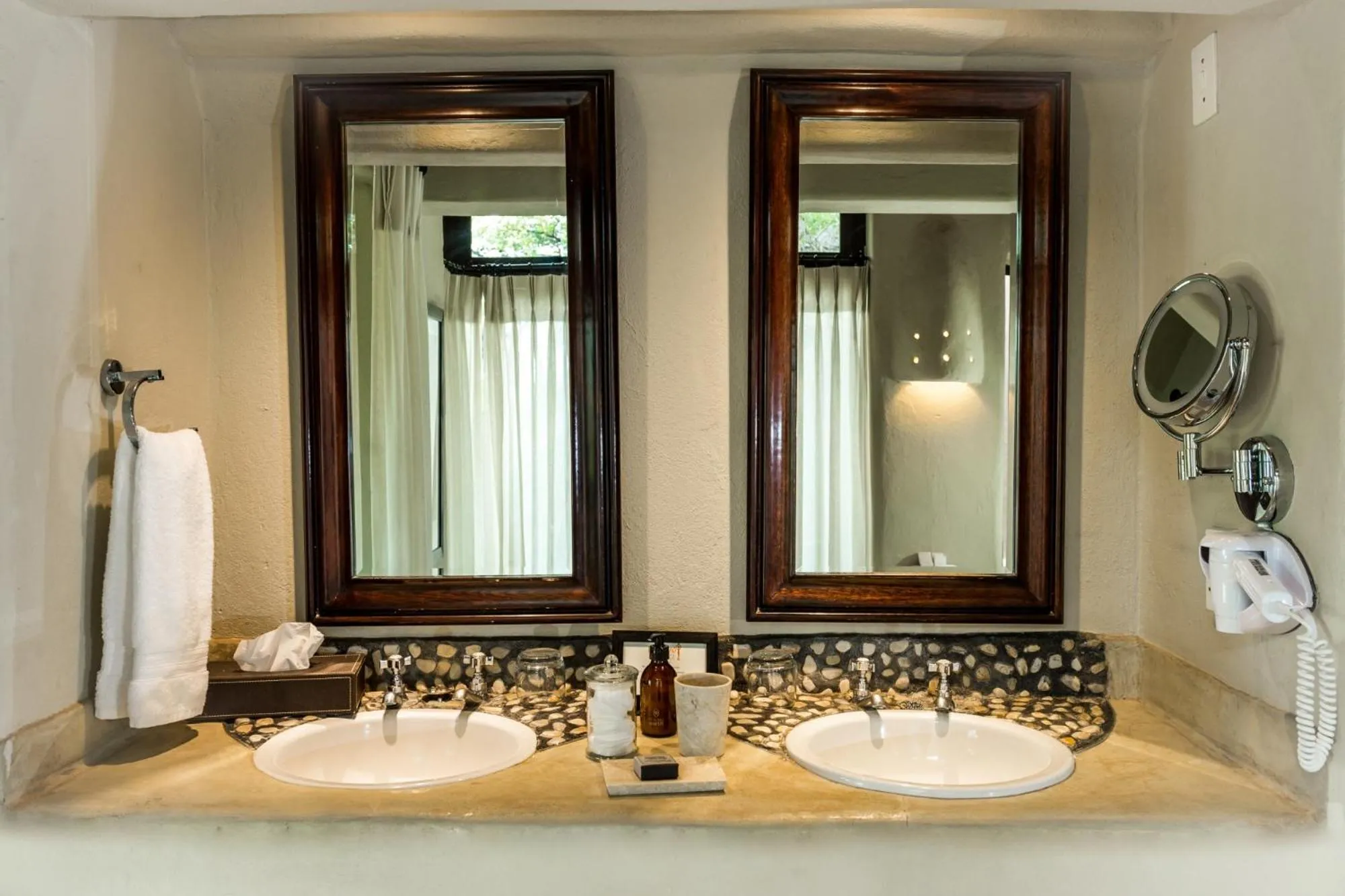 Bathroom in Impodimo Game Lodge