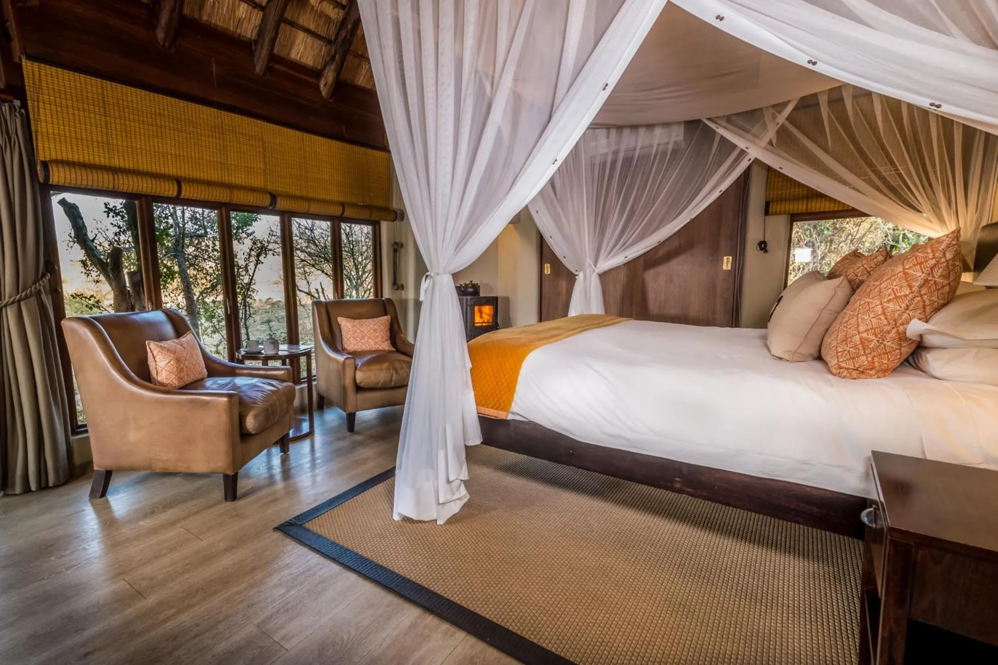 Seating area, Bed in Impodimo Game Lodge