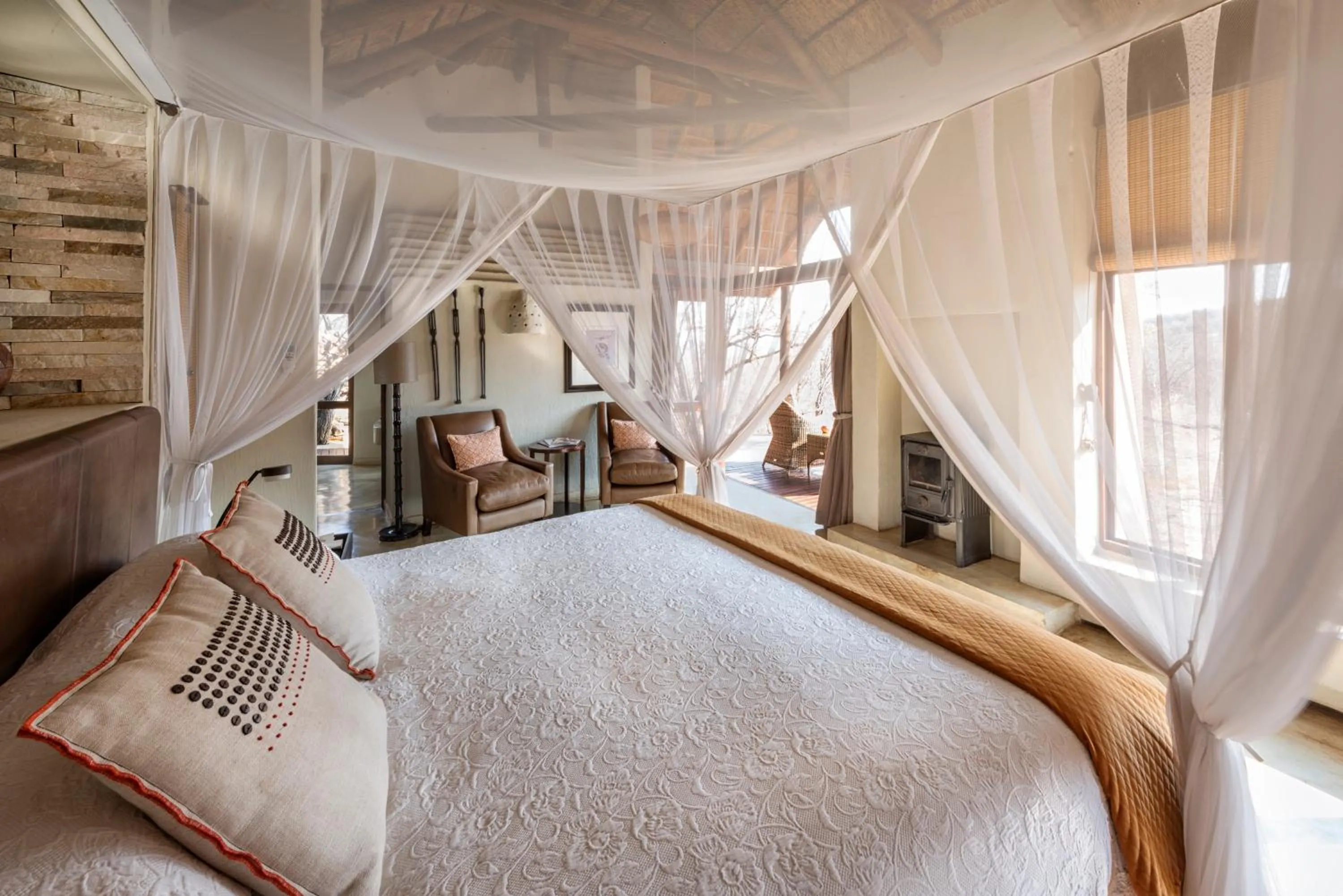 Bed in Impodimo Game Lodge