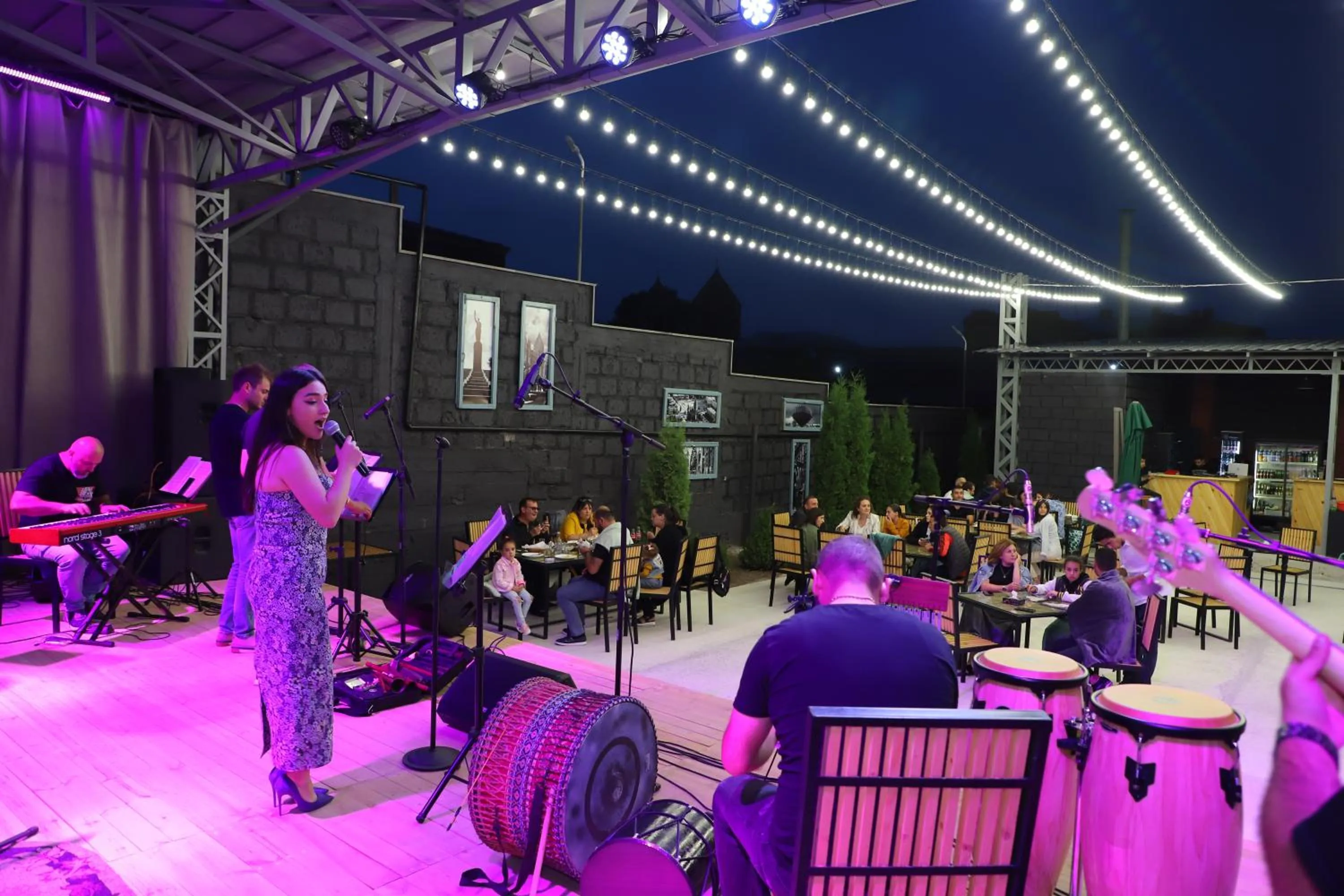 Restaurant/places to eat in Araks Hotel Complex