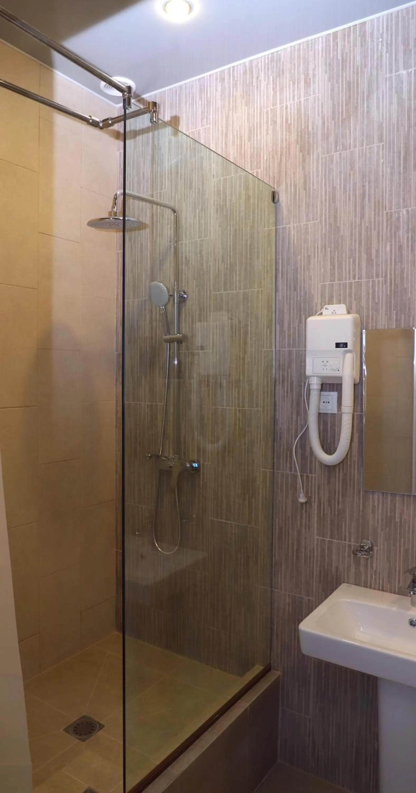 Shower in Araks Hotel Complex