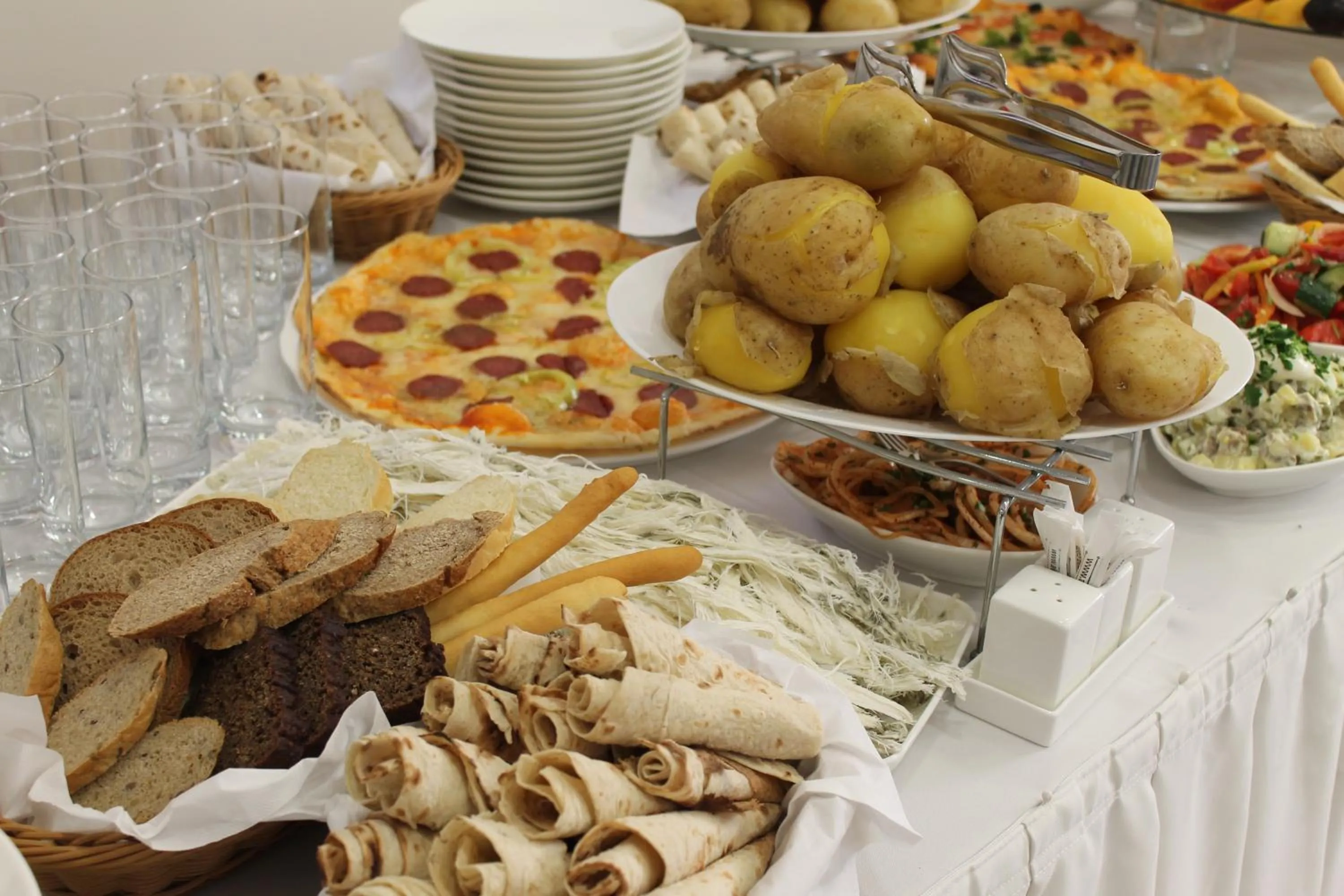 Food in Araks Hotel Complex