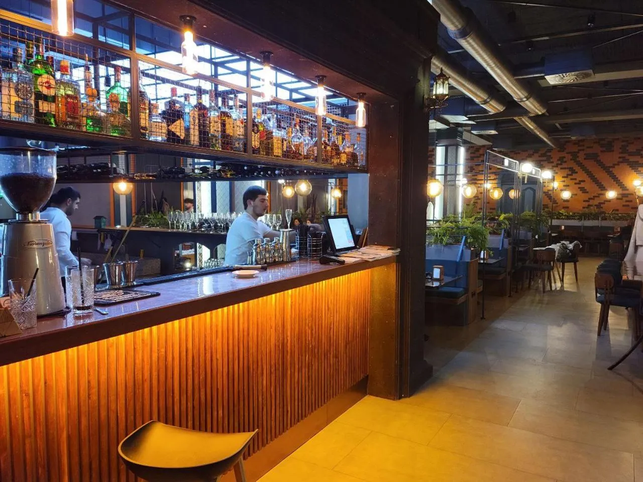 Restaurant/places to eat in Araks Hotel Complex