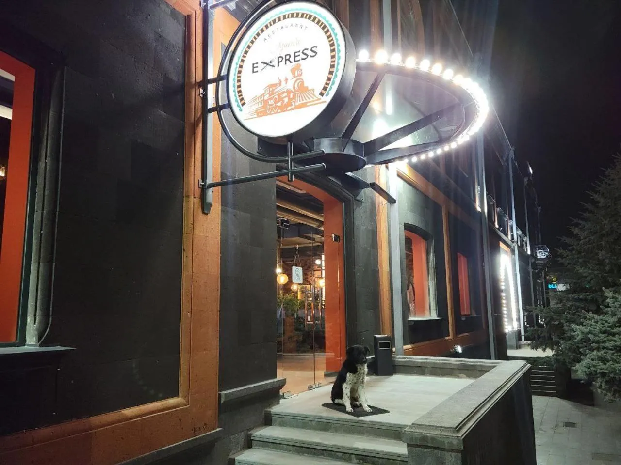 Restaurant/places to eat in Araks Hotel Complex