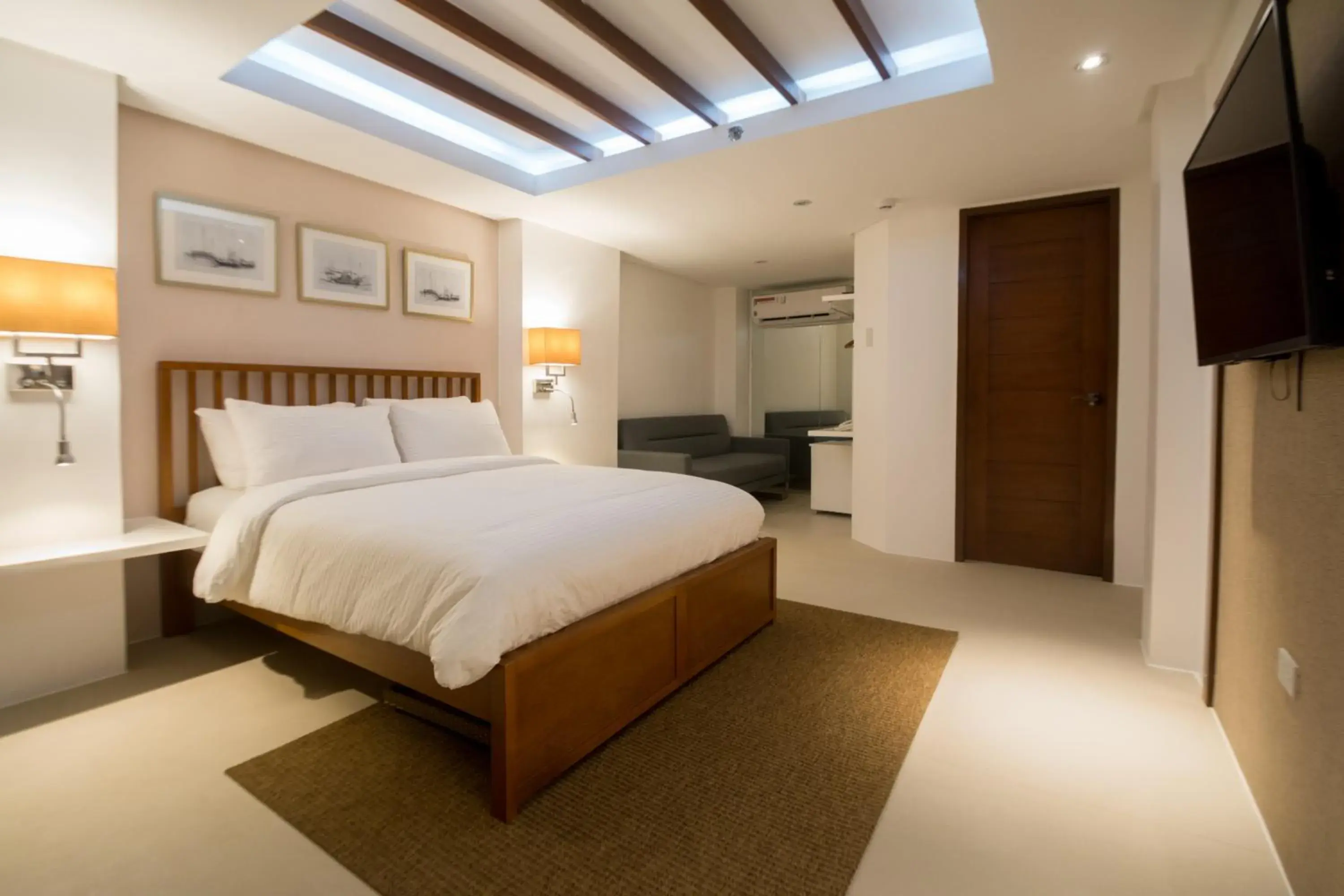 Photo of the whole room, Bed in Signature Boracay Blue Photo of the whole room, Bed in Signature Boracay Blue