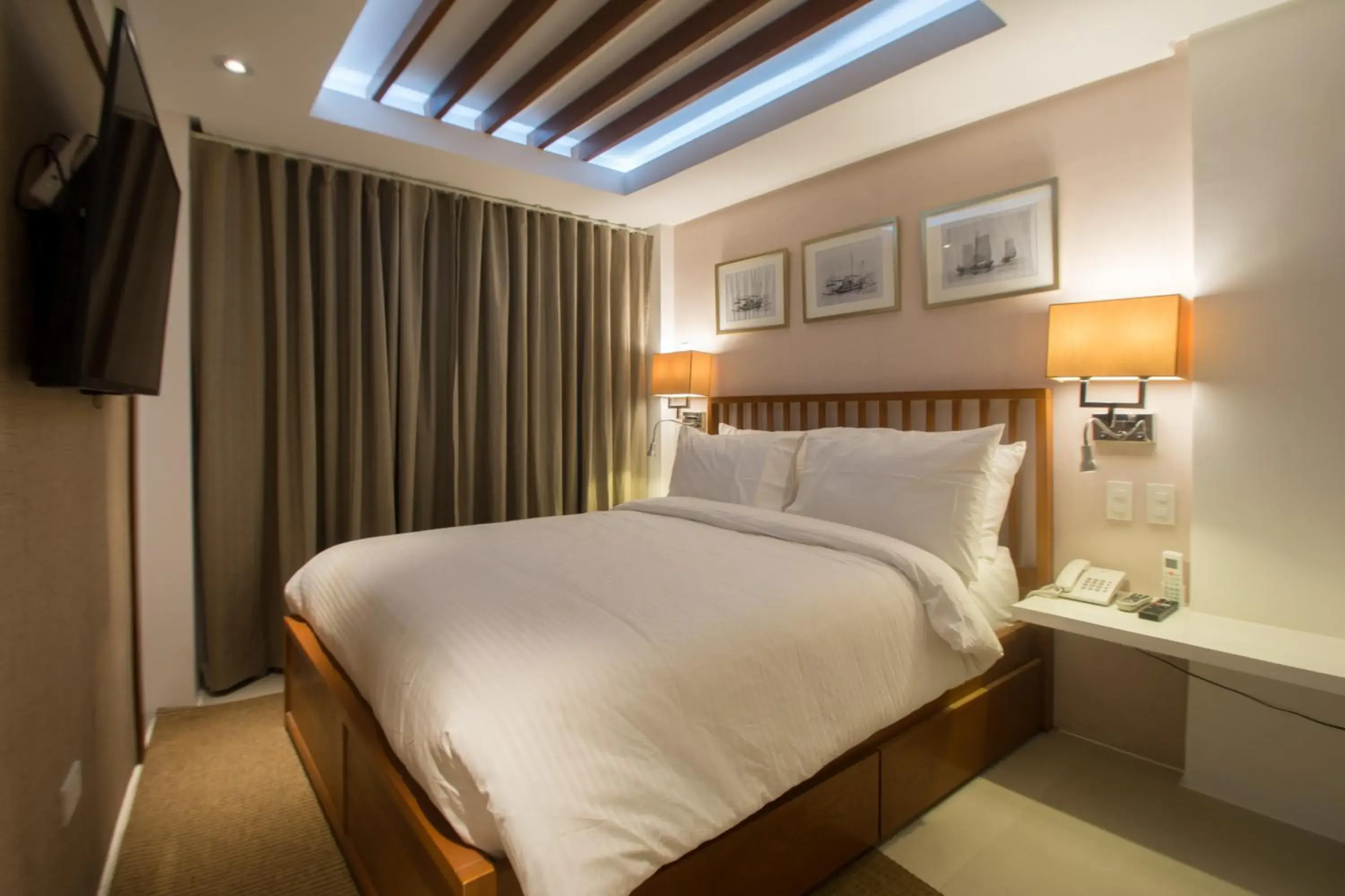 Photo of the whole room, Bed in Signature Boracay Blue Photo of the whole room, Bed in Signature Boracay Blue