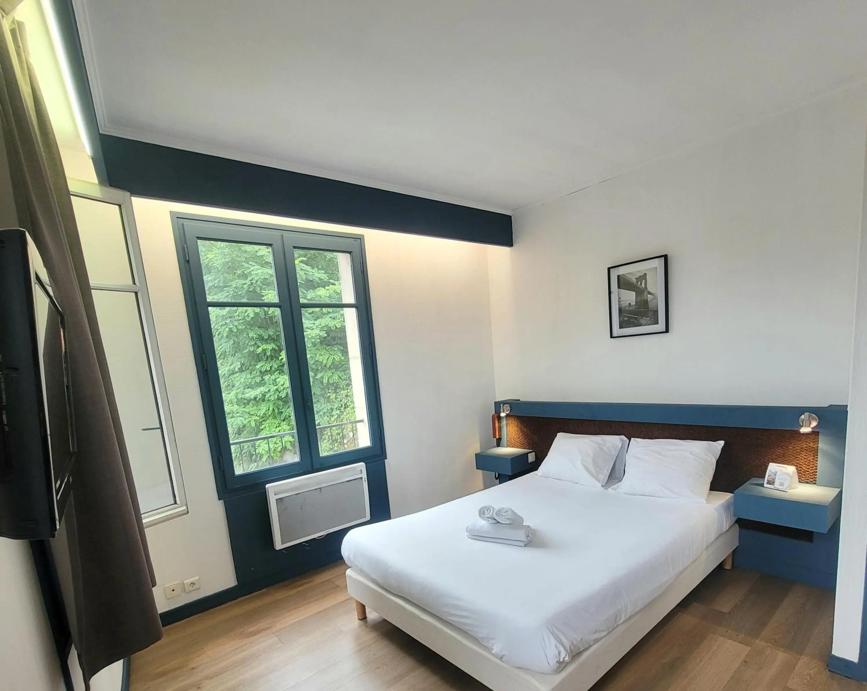 Bedroom in The Originals Access, Hôtel Figeac