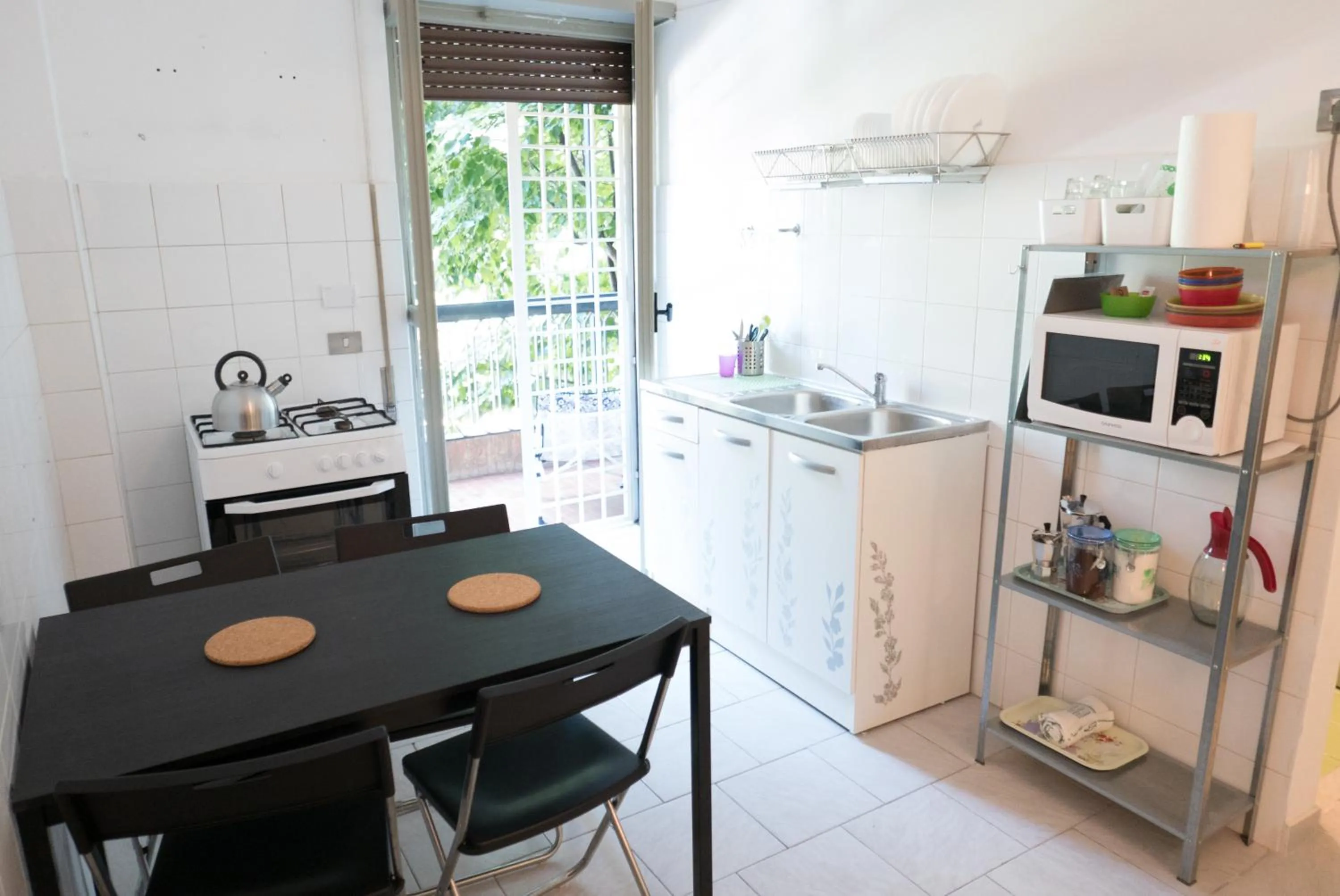 Communal kitchen in Next Stop Roma Affittacamere Da Florindo