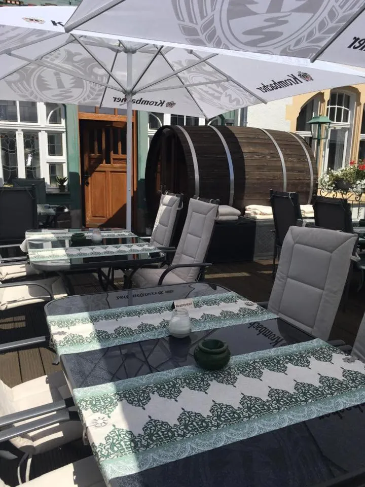 Restaurant/places to eat in Alte Landratsvilla Hotel Bender