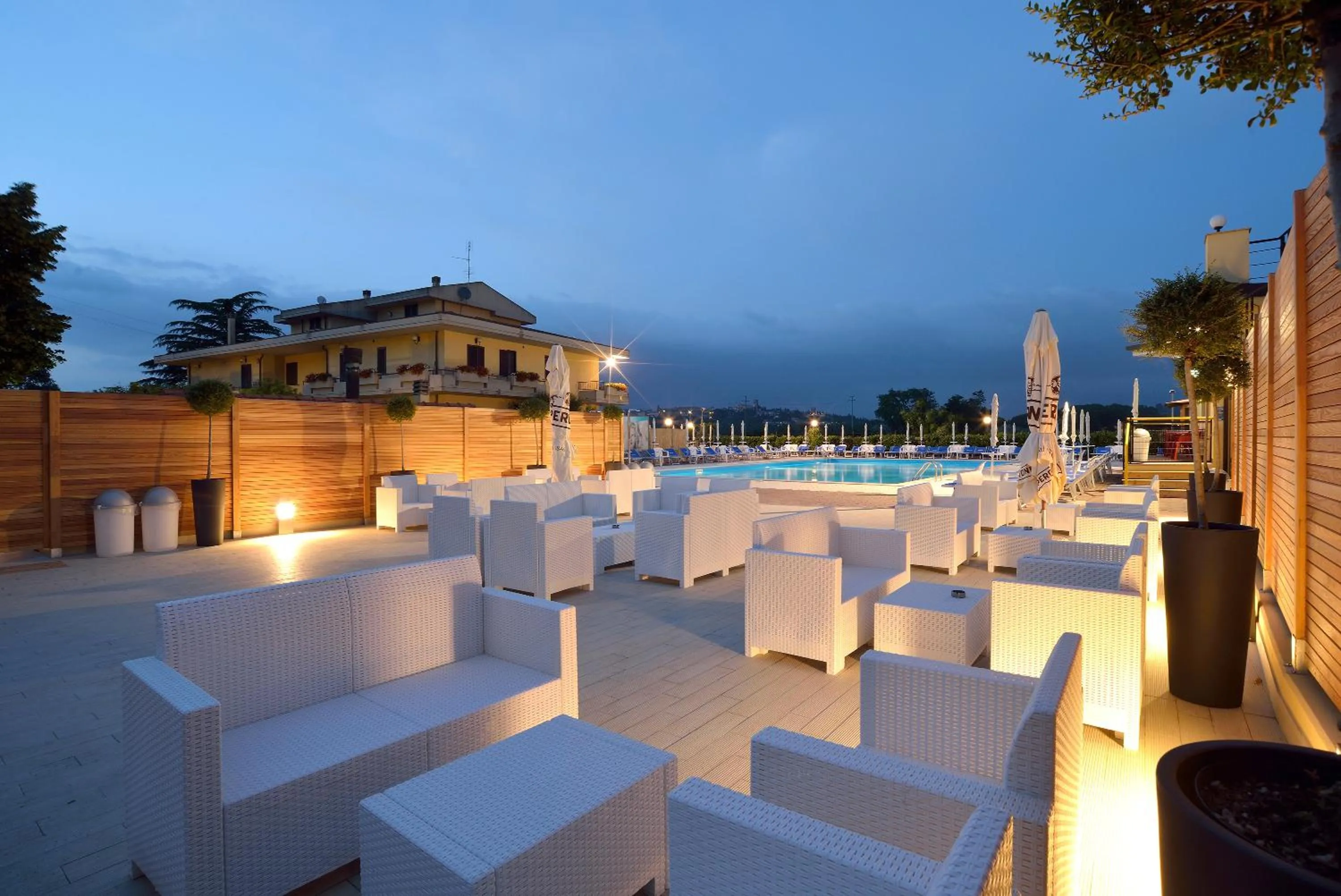 Swimming pool in Hotel Ristorante Dante