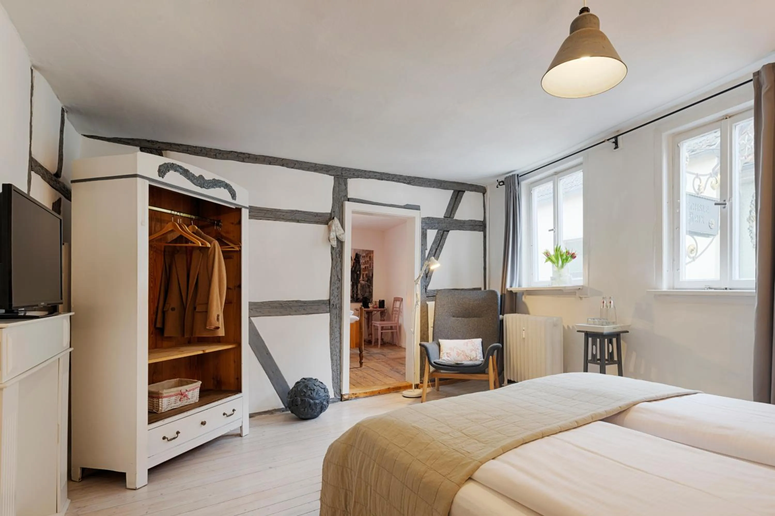 TV and multimedia, Bed in Weinhotel Oechsle & Brix