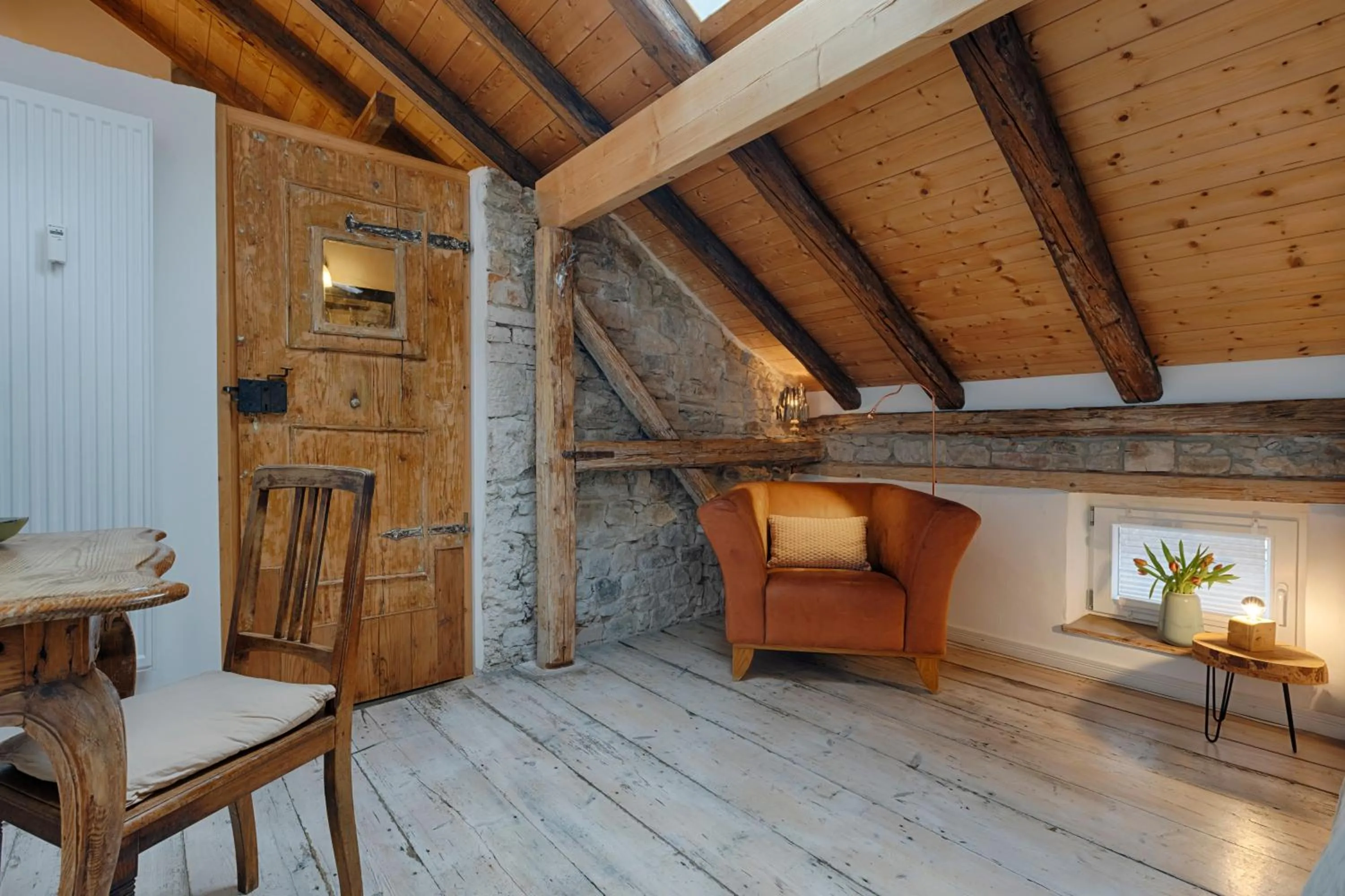 Photo of the whole room, Bed in Weinhotel Oechsle & Brix