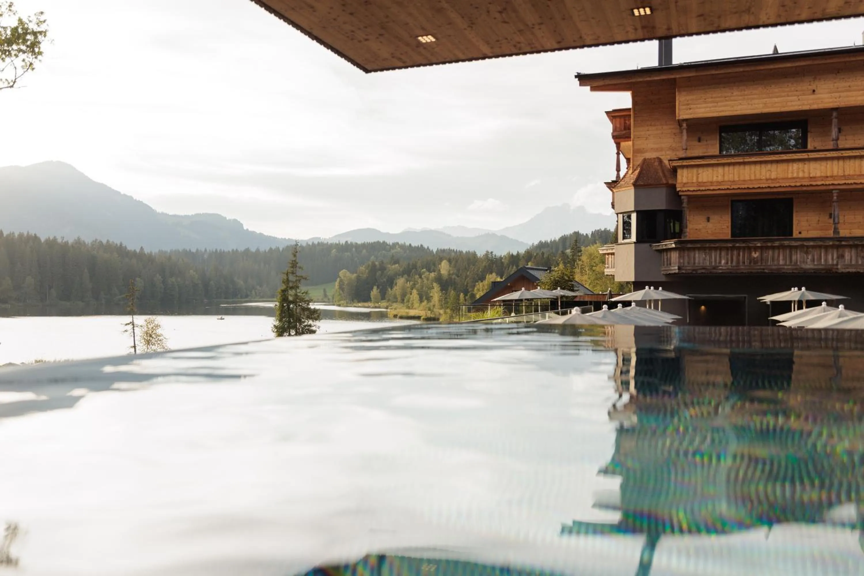 Pool view in Alpenhotel Kitzbühel am Schwarzsee - 4 Sterne Superior