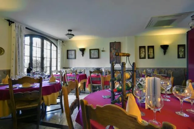 Restaurant/places to eat in Hospederia V Centenario