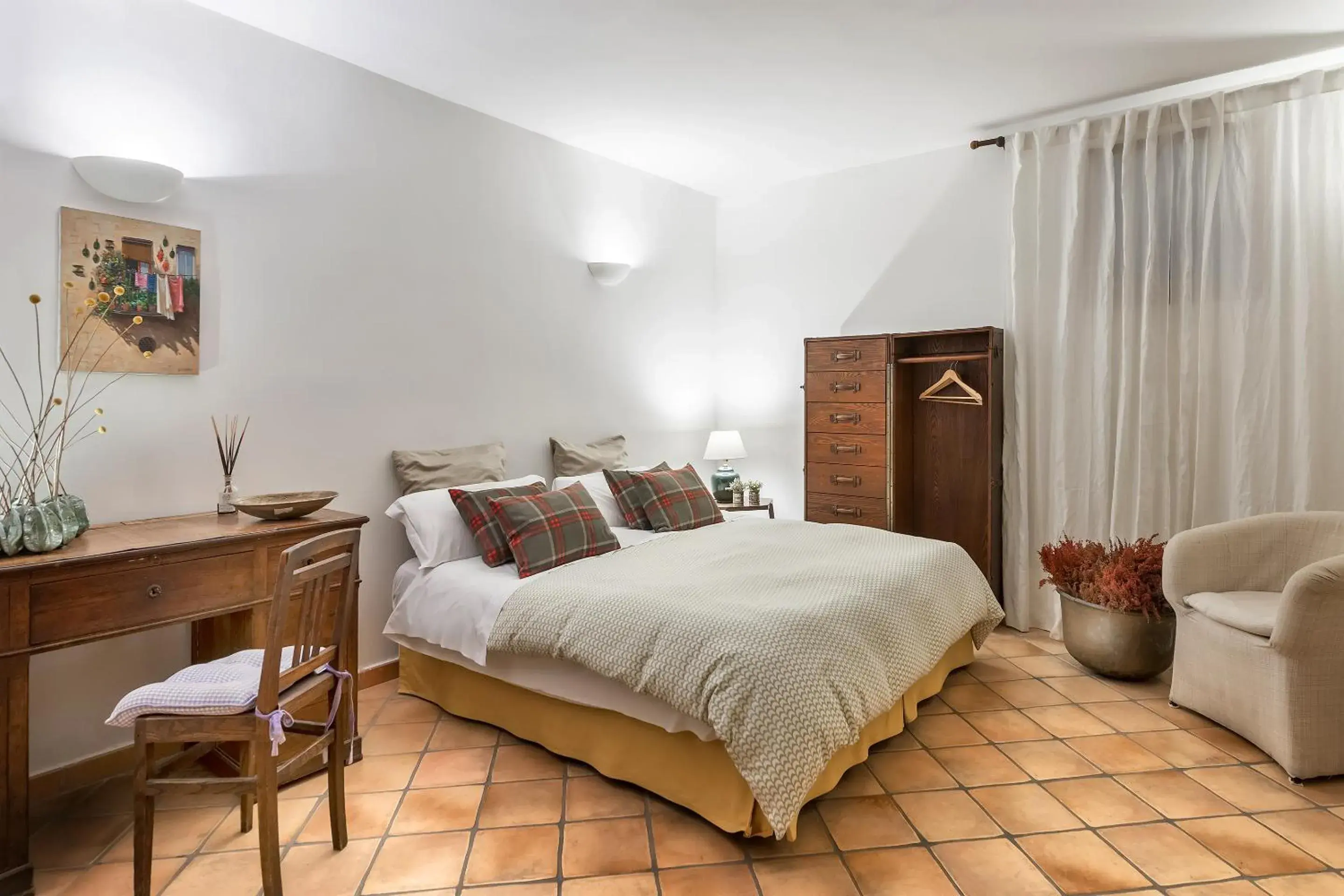 Economy Double or Twin Room in Weekend a Napoli Economy Double or Twin Room in Weekend a Napoli