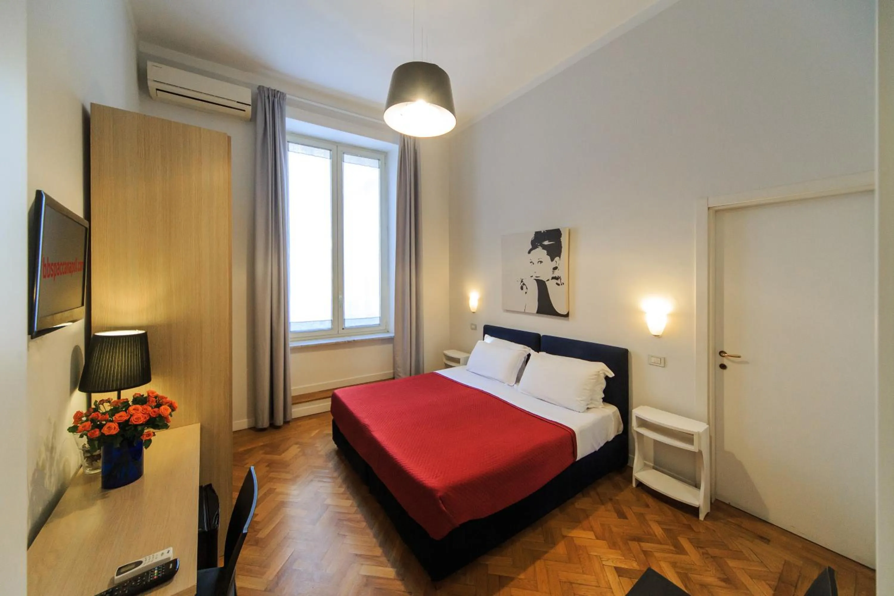 Photo of the whole room, Bed in Spaccanapoli Comfort Suites