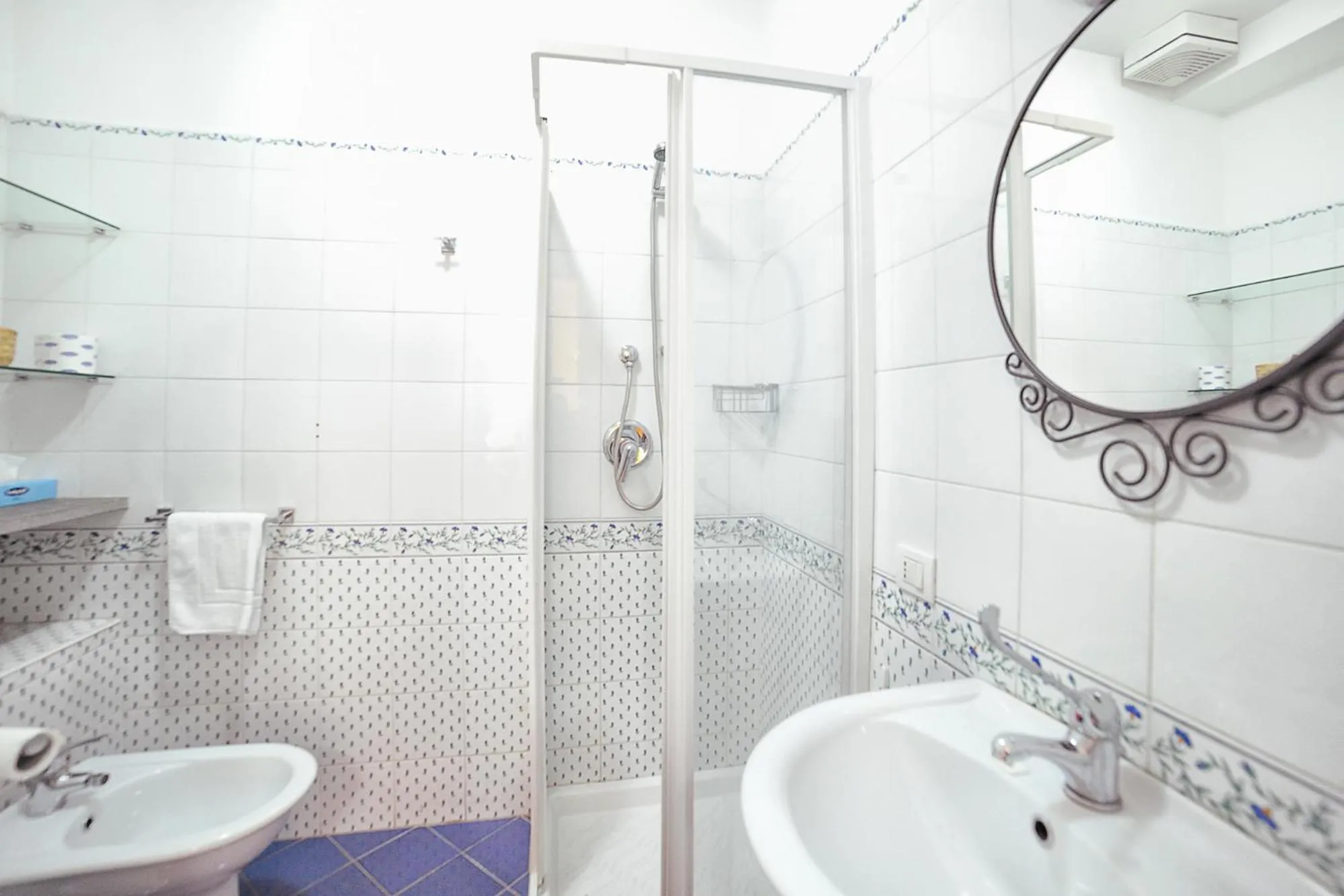 Bathroom in Spaccanapoli Comfort Suites