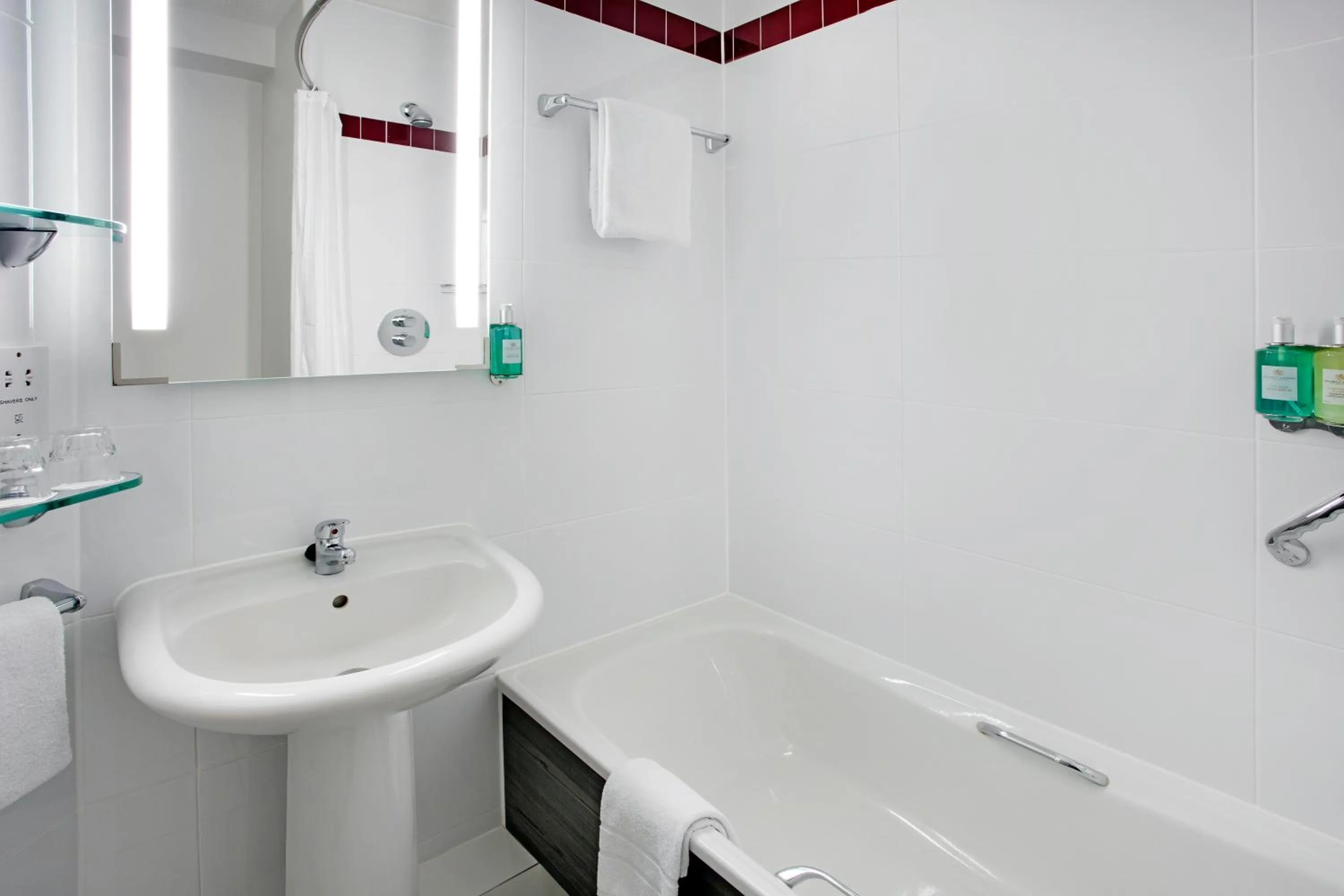 Bathroom in Leonardo Hotel Newcastle Quayside