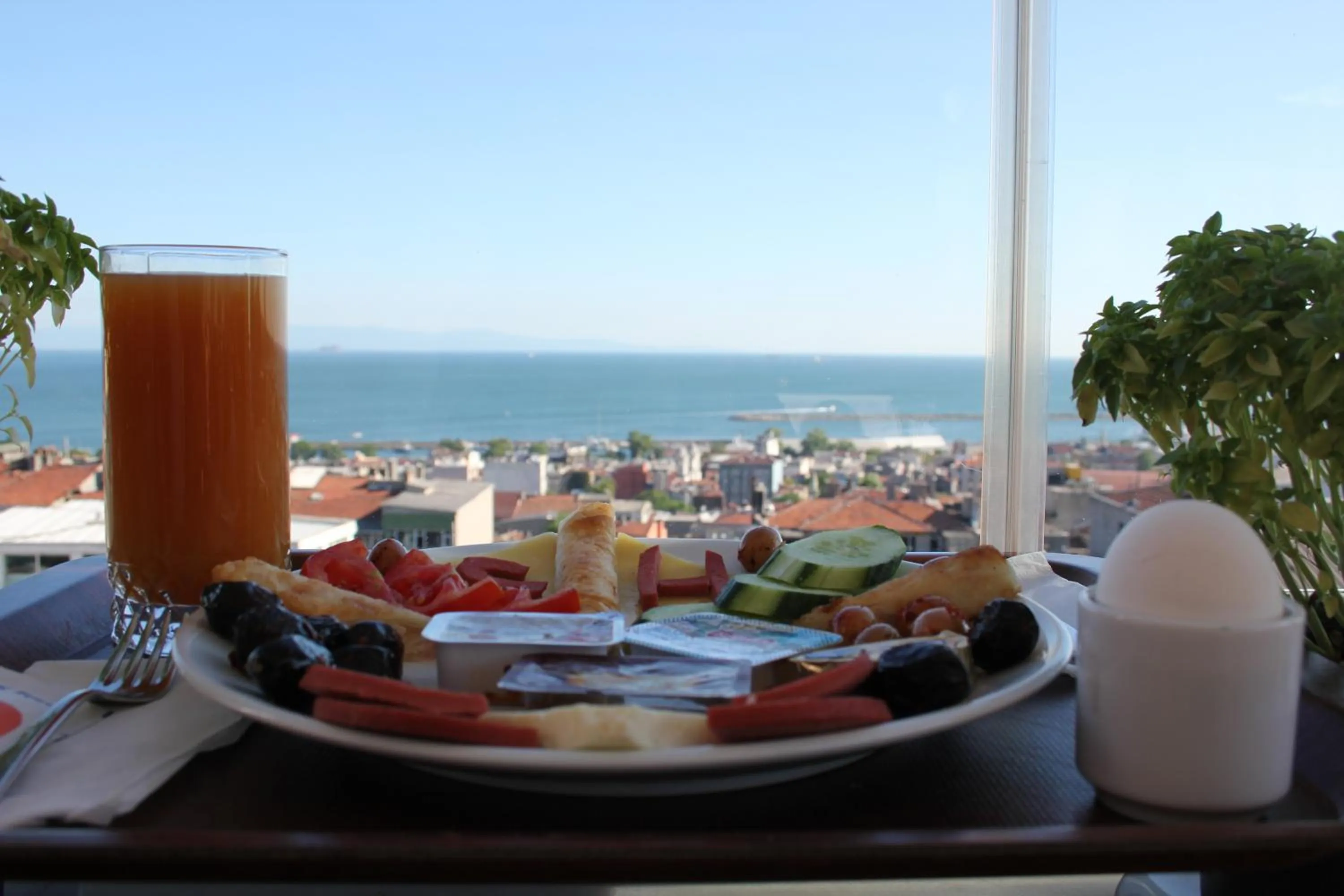 Restaurant/places to eat in Salinas Istanbul Hotel