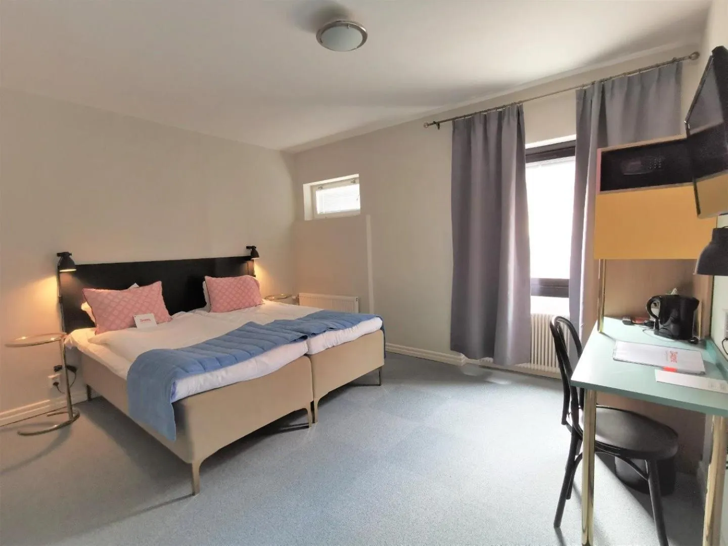 Bed in 2Home Hotel Gävle