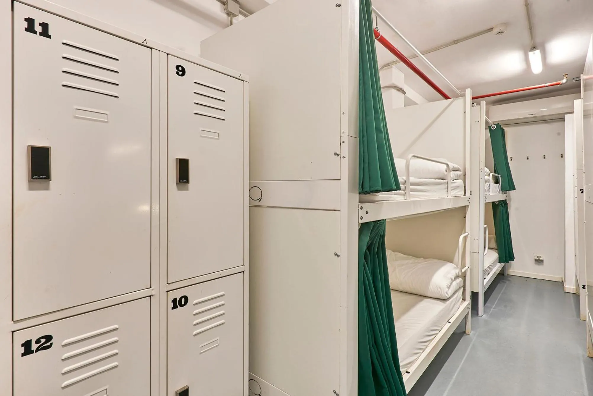 bunk bed in Hola Hostal Collblanc