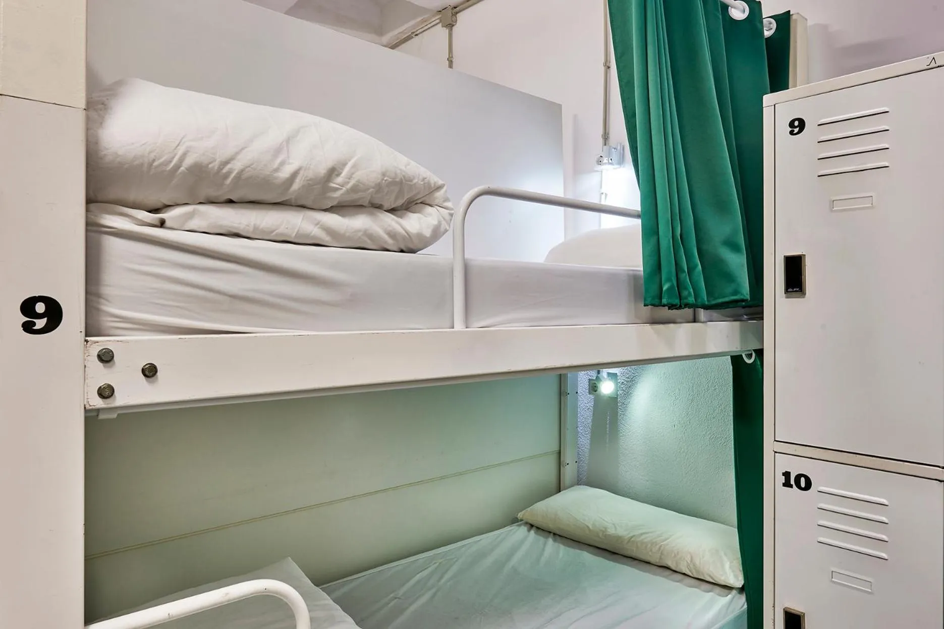 bunk bed in Hola Hostal Collblanc