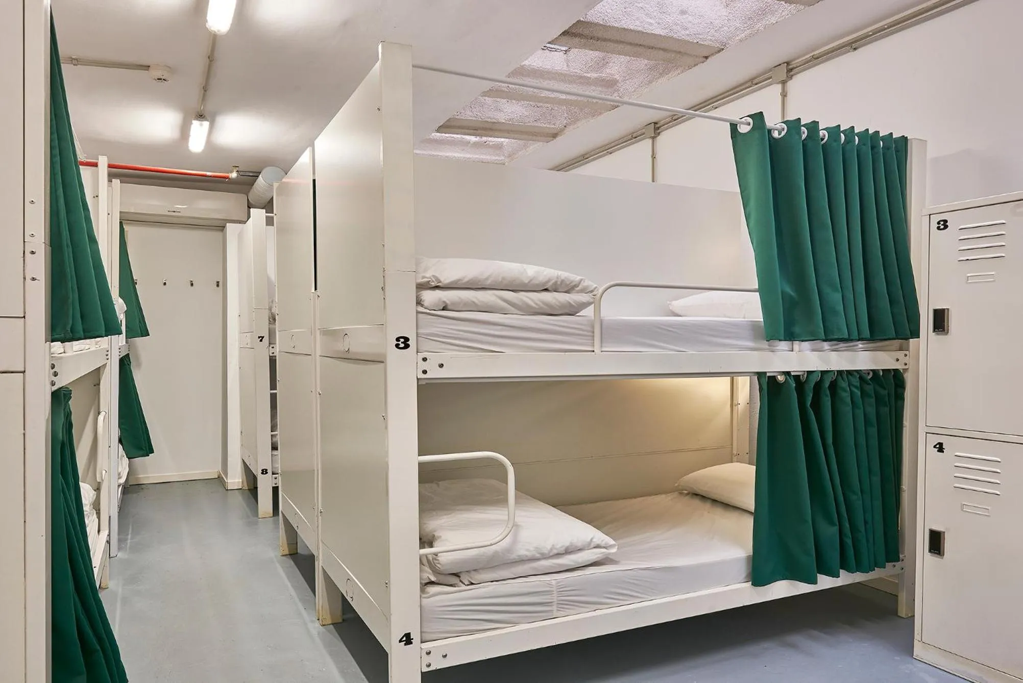 bunk bed in Hola Hostal Collblanc