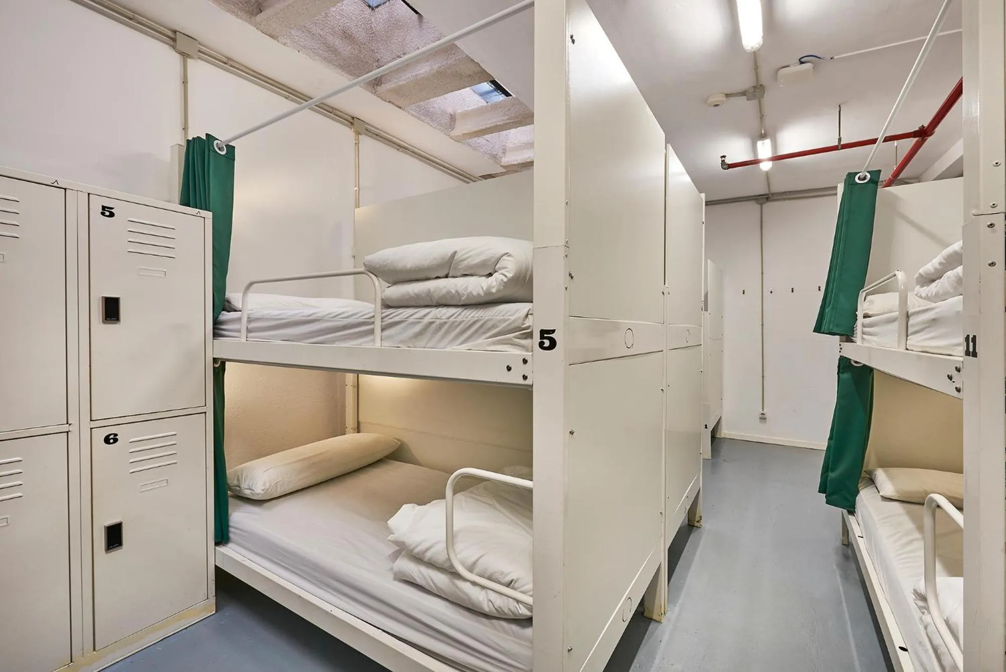 bunk bed in Hola Hostal Collblanc