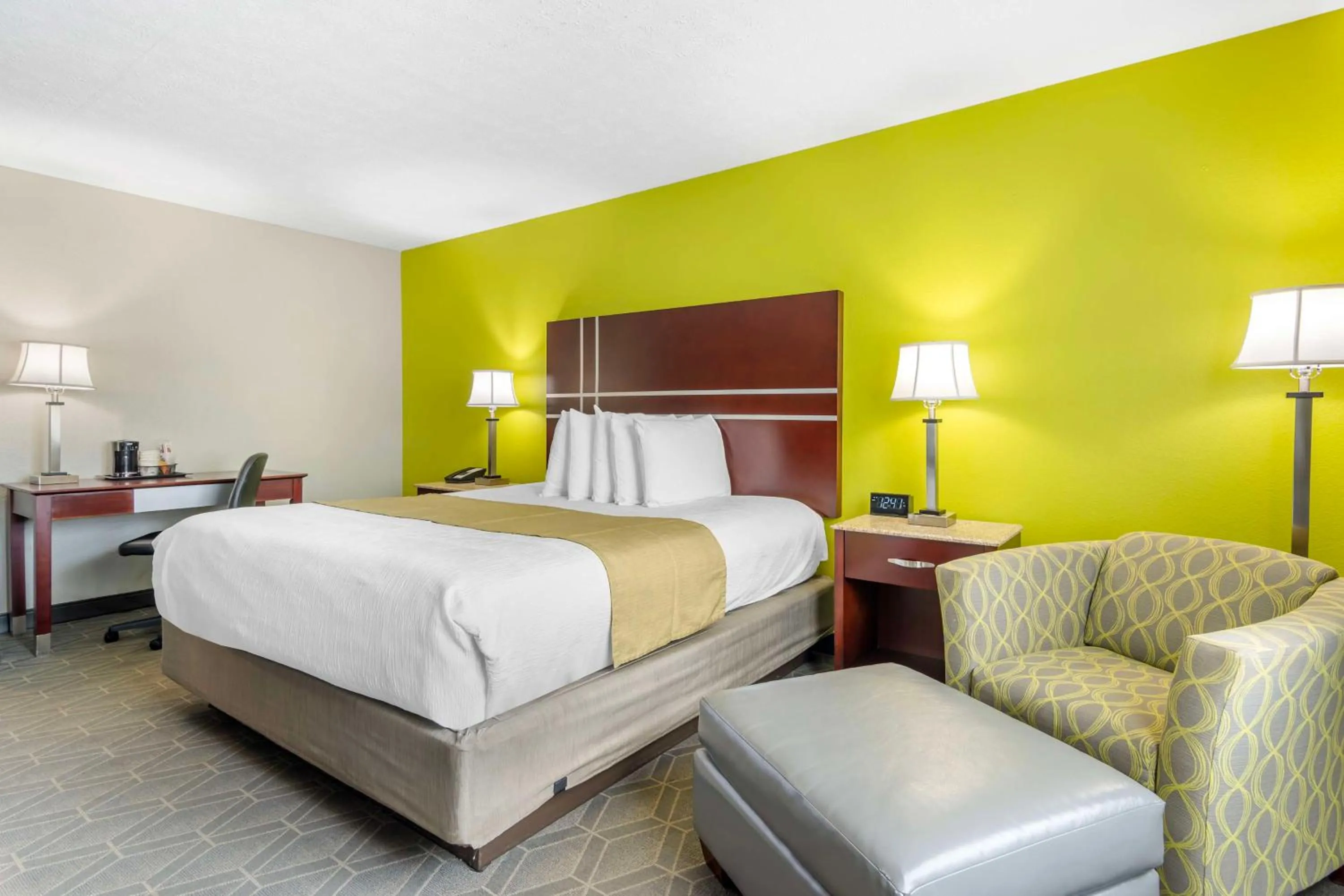 Bedroom, Bed in Best Western Auburn/Opelika Inn