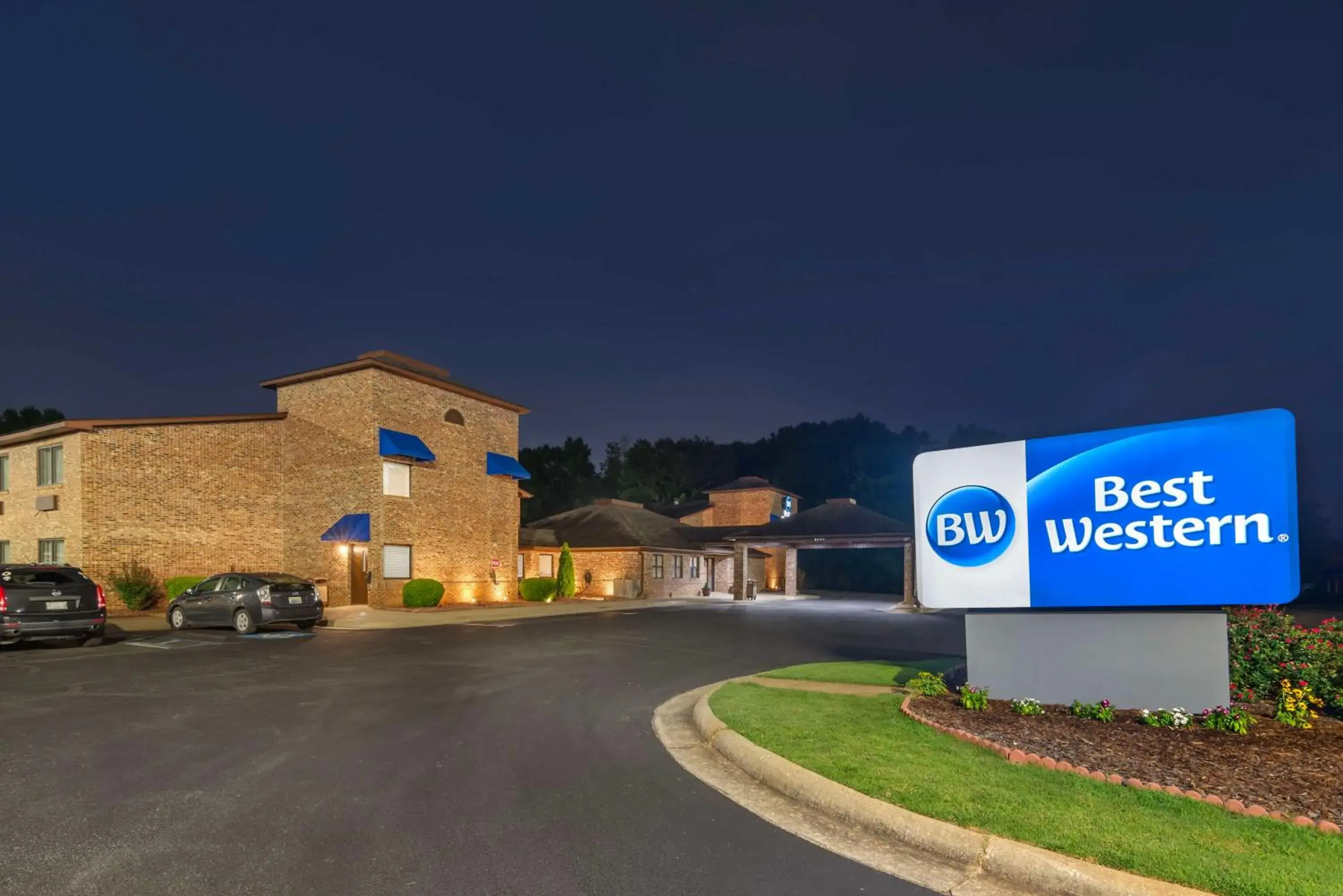 Property building in Best Western Auburn/Opelika Inn Property building in Best Western Auburn/Opelika Inn