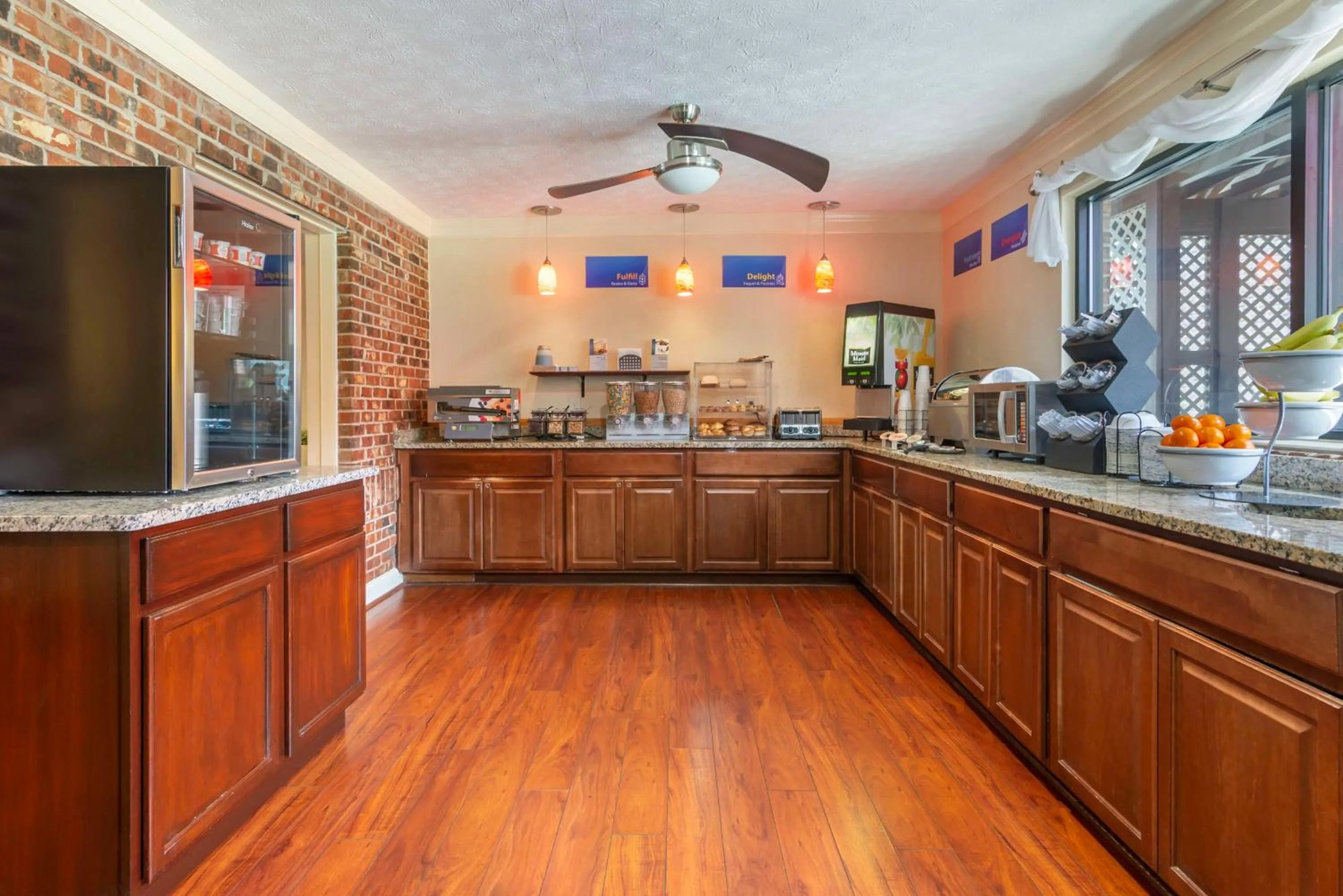 Breakfast in Best Western Auburn/Opelika Inn