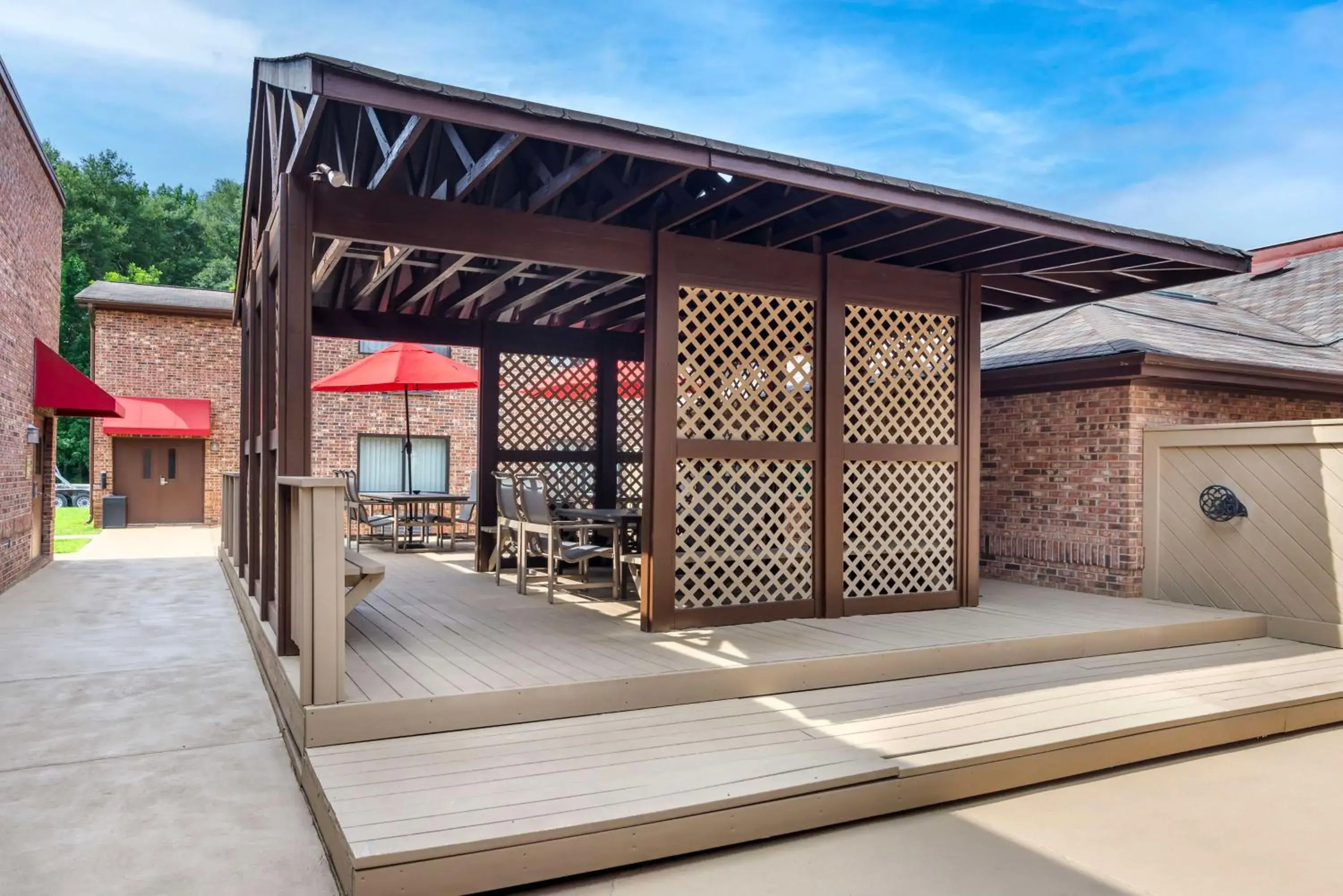 Property building in Best Western Auburn/Opelika Inn Property building in Best Western Auburn/Opelika Inn