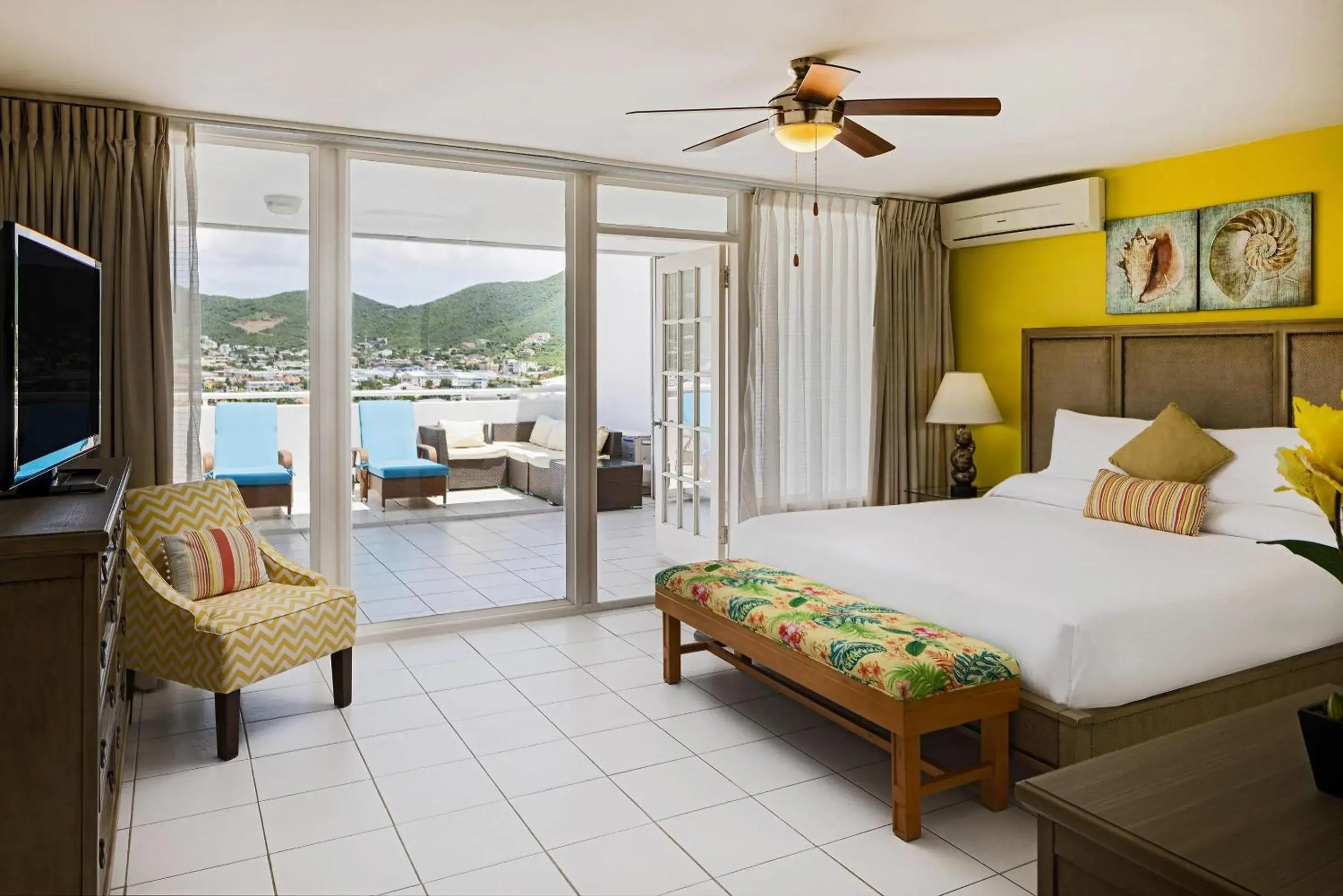 Bedroom, Bed in The Atrium Beach Resort and Spa Sint Maarten, Ascend Hotel Collection Bedroom, Bed in The Atrium Beach Resort and Spa Sint Maarten, Ascend Hotel Collection