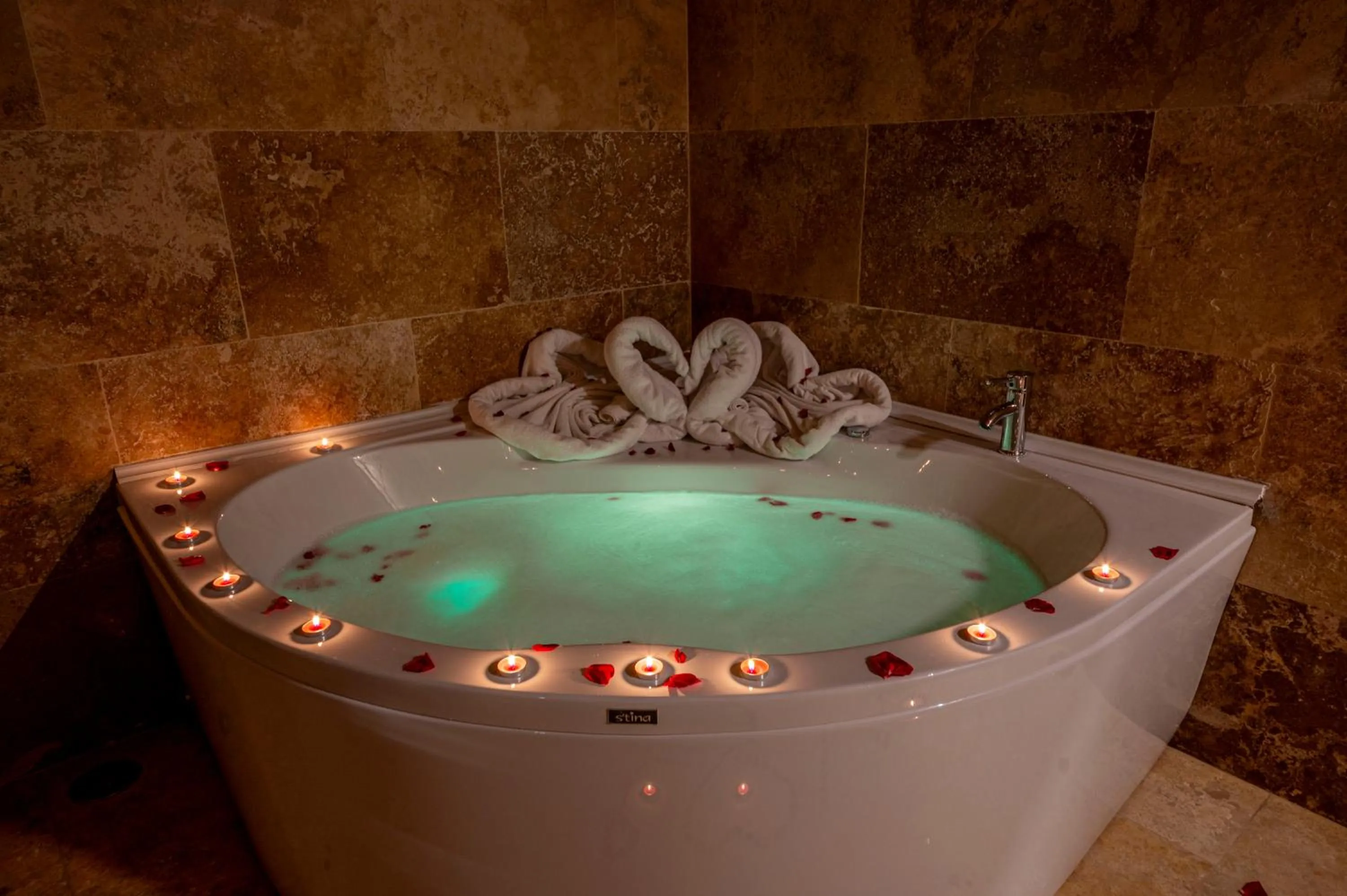 Hot Tub in Asyada Suites Hotel