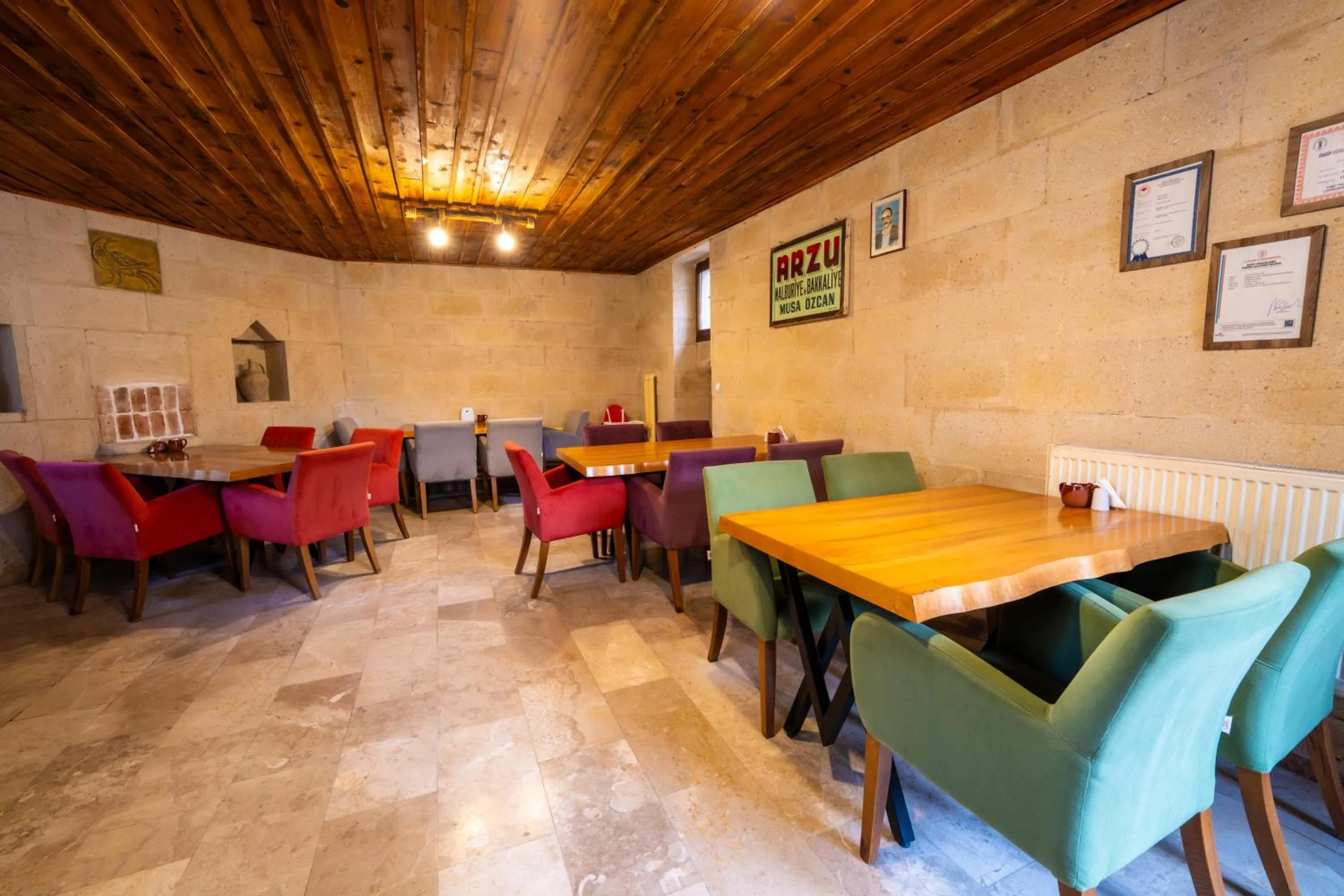 Restaurant/places to eat in Asyada Suites Hotel