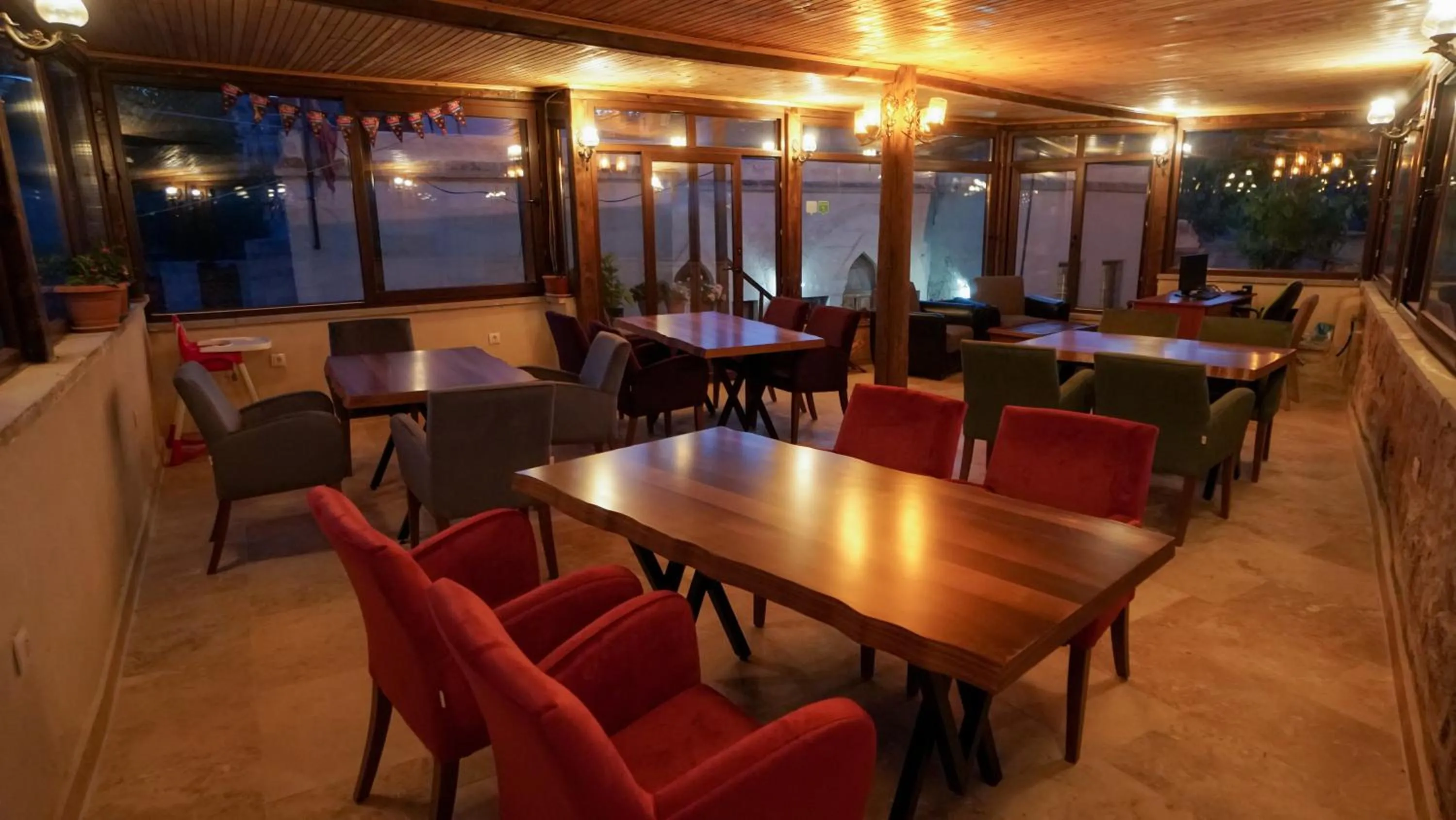 Restaurant/places to eat in Asyada Suites Hotel