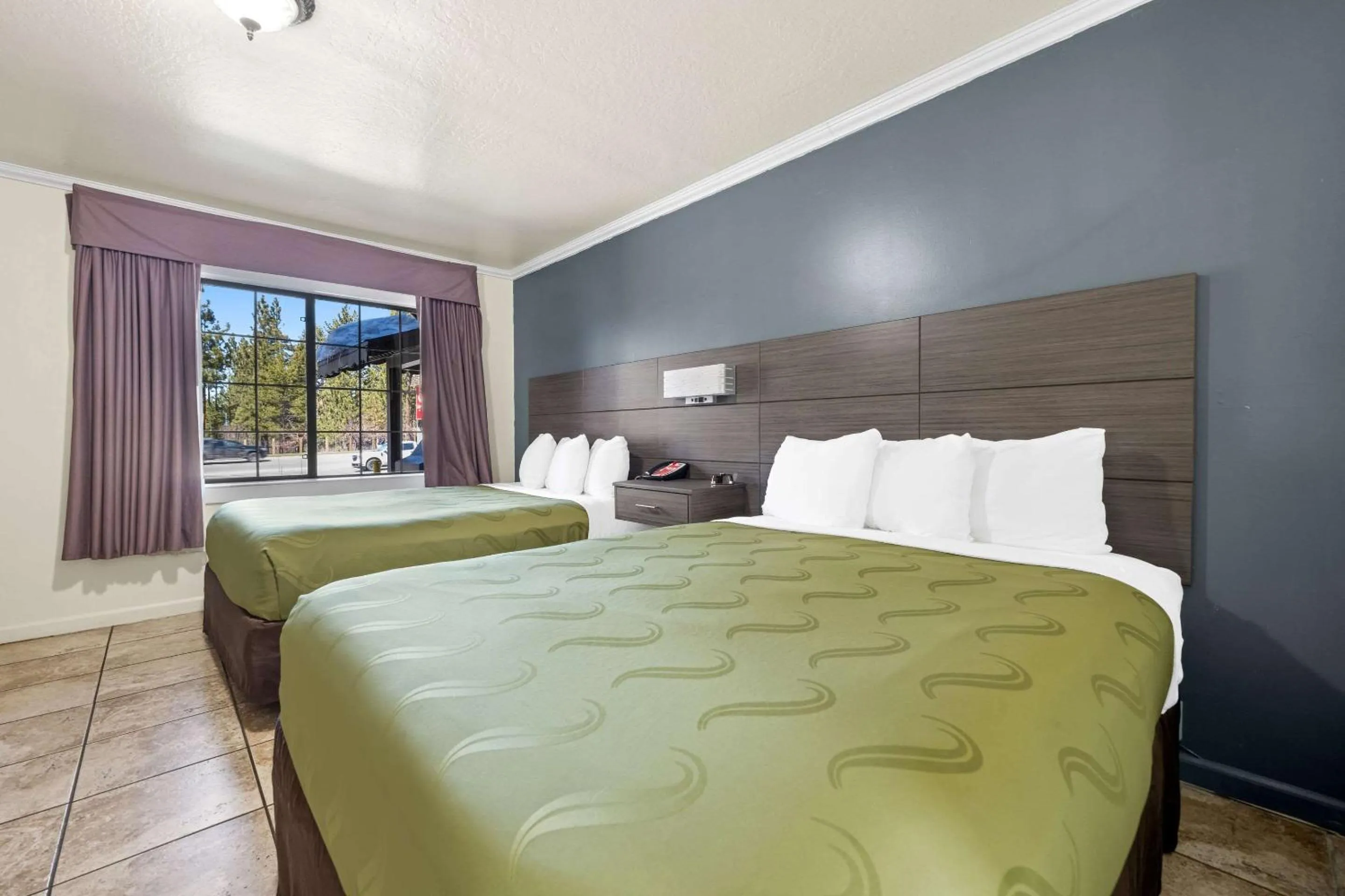 Bedroom, Bed in Econo Lodge Inn & Suites Heavenly Village Area