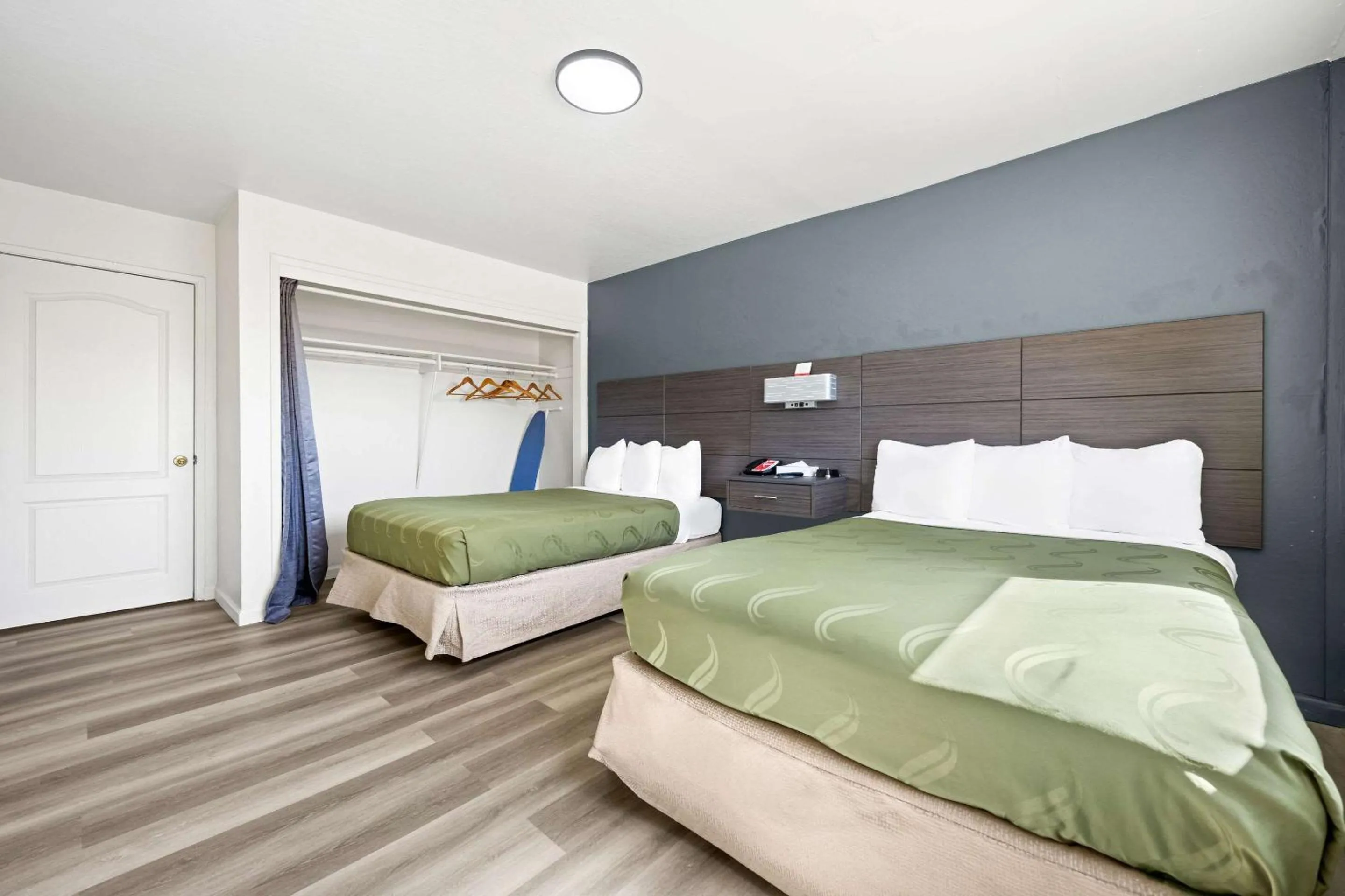 Bedroom, Bed in Econo Lodge Inn & Suites Heavenly Village Area