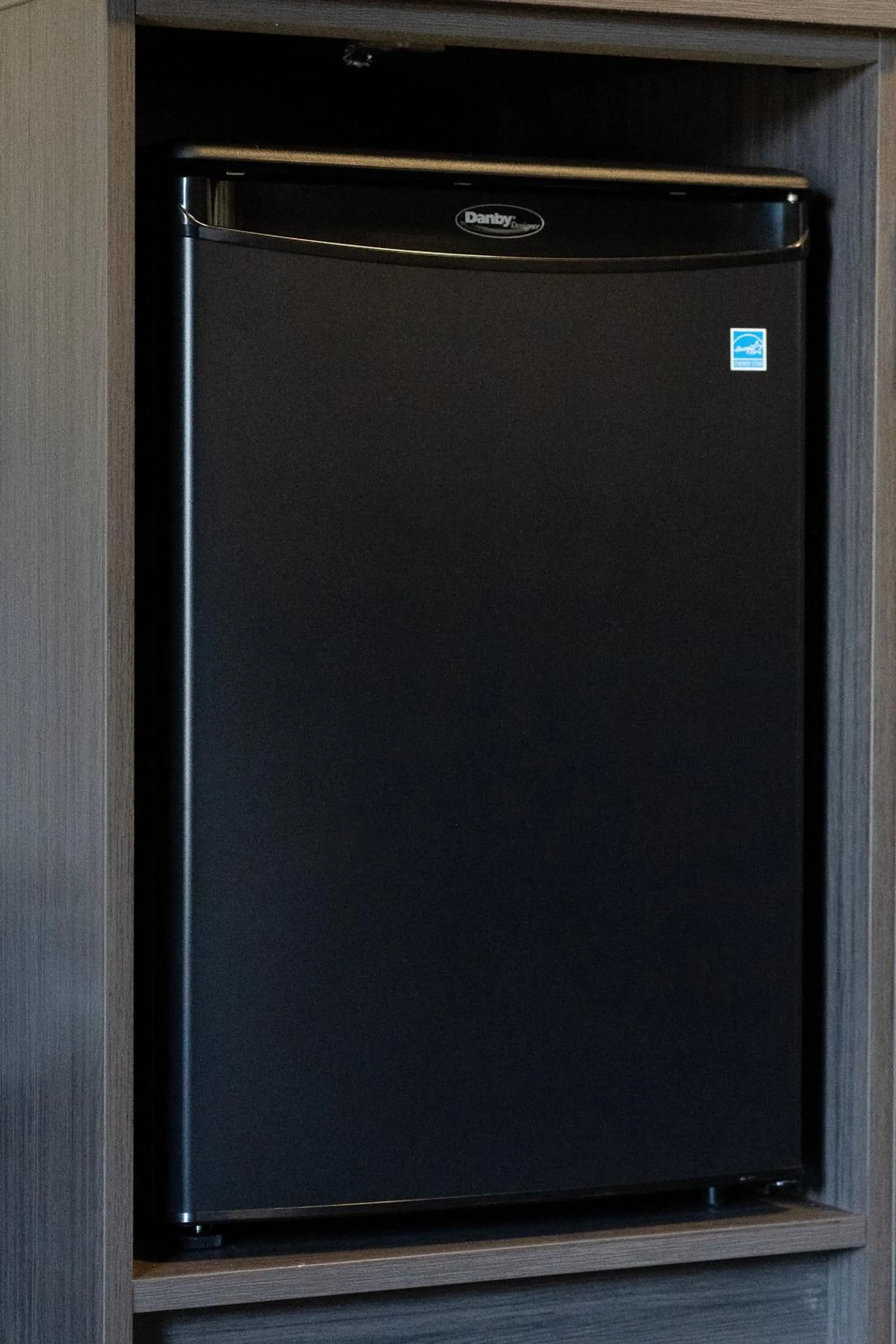 oven in Econo Lodge Inn & Suites Heavenly Village Area