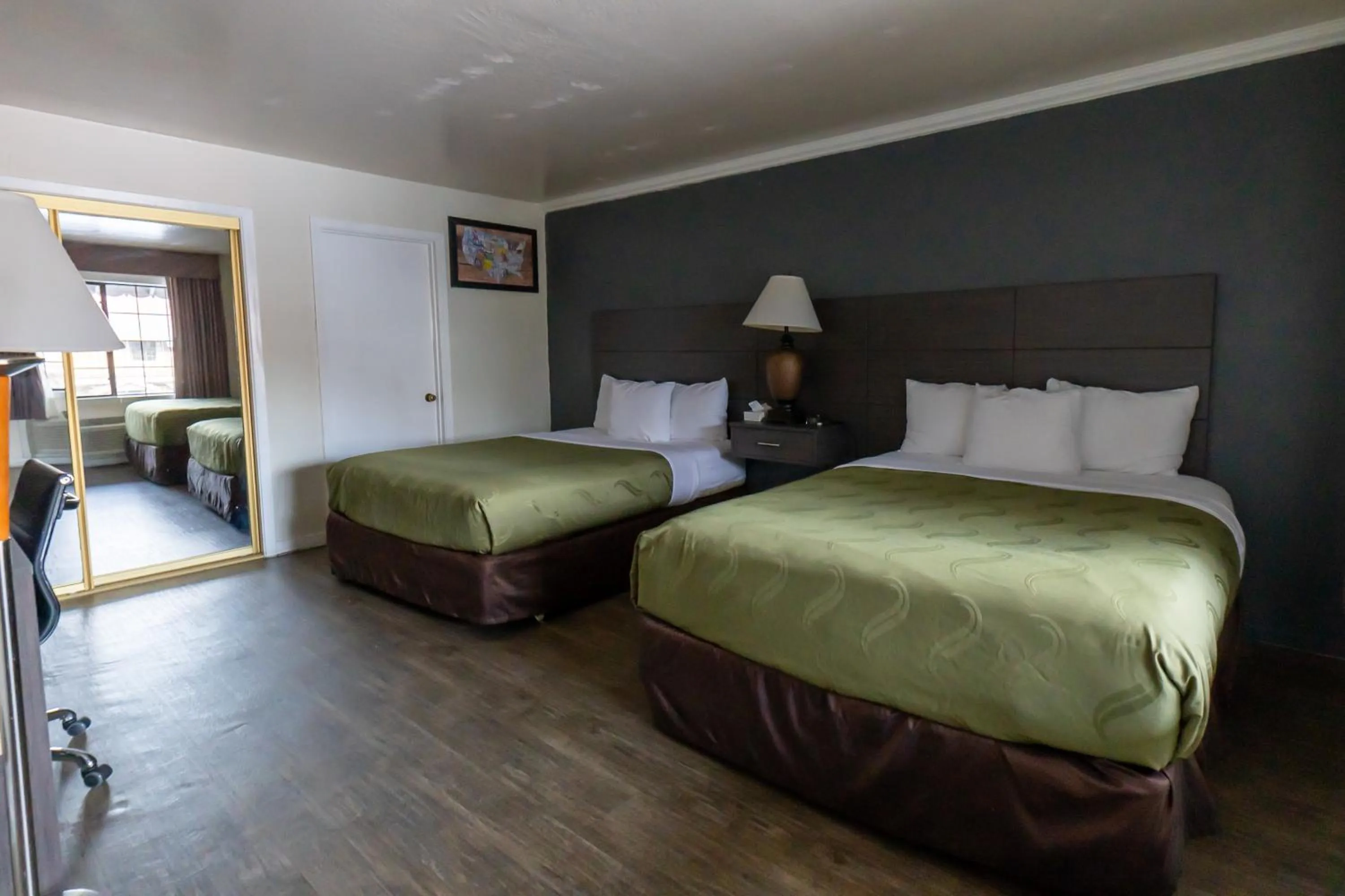 Bedroom, Bed in Econo Lodge Inn & Suites Heavenly Village Area