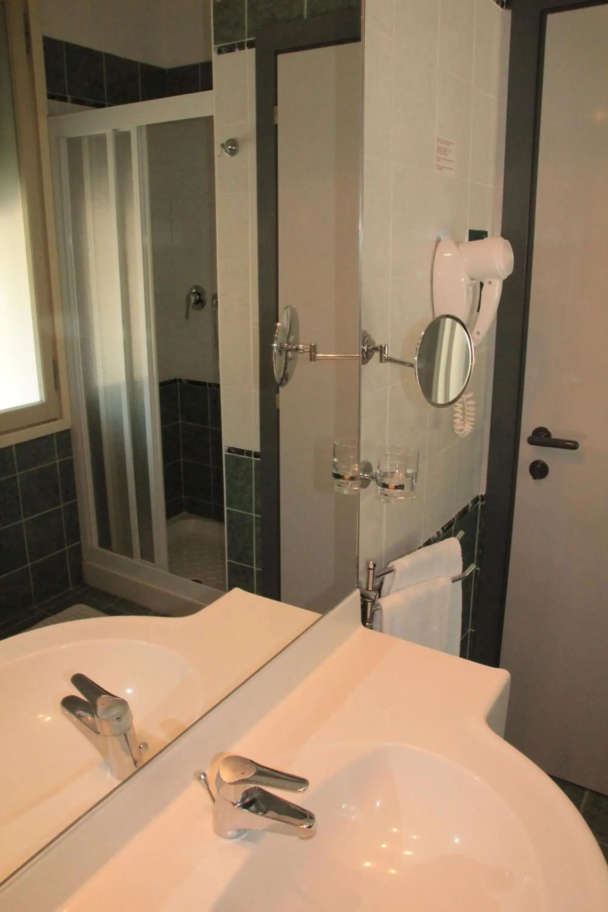 Bathroom in Hotel Palm Beach Bathroom in Hotel Palm Beach