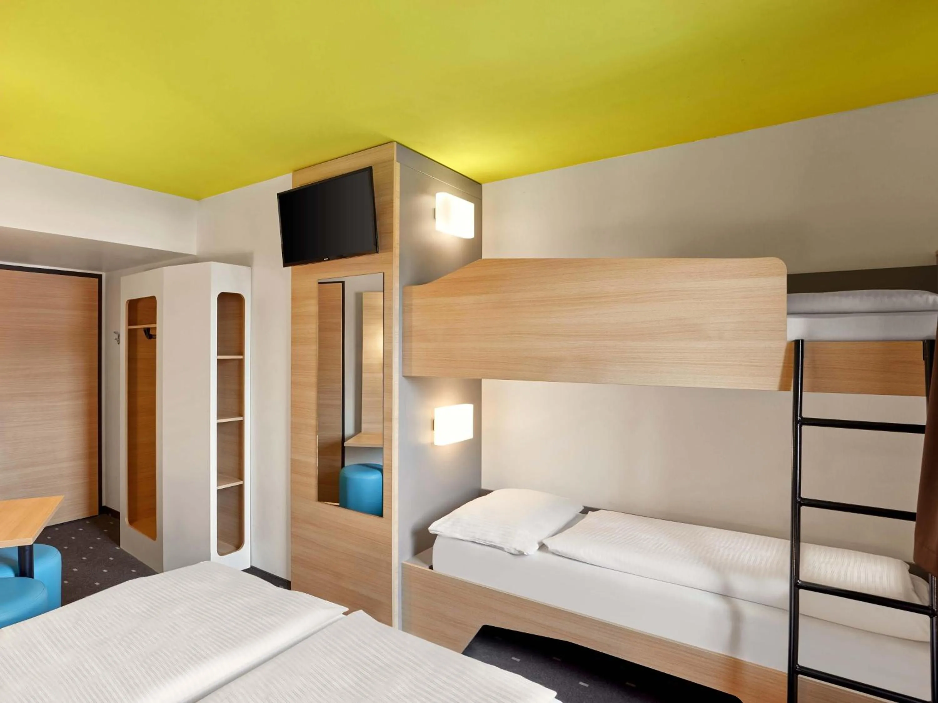 Photo of the whole room, Bed in B&B Hotel Trier