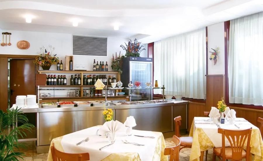 Restaurant/places to eat in Hotel Nelson